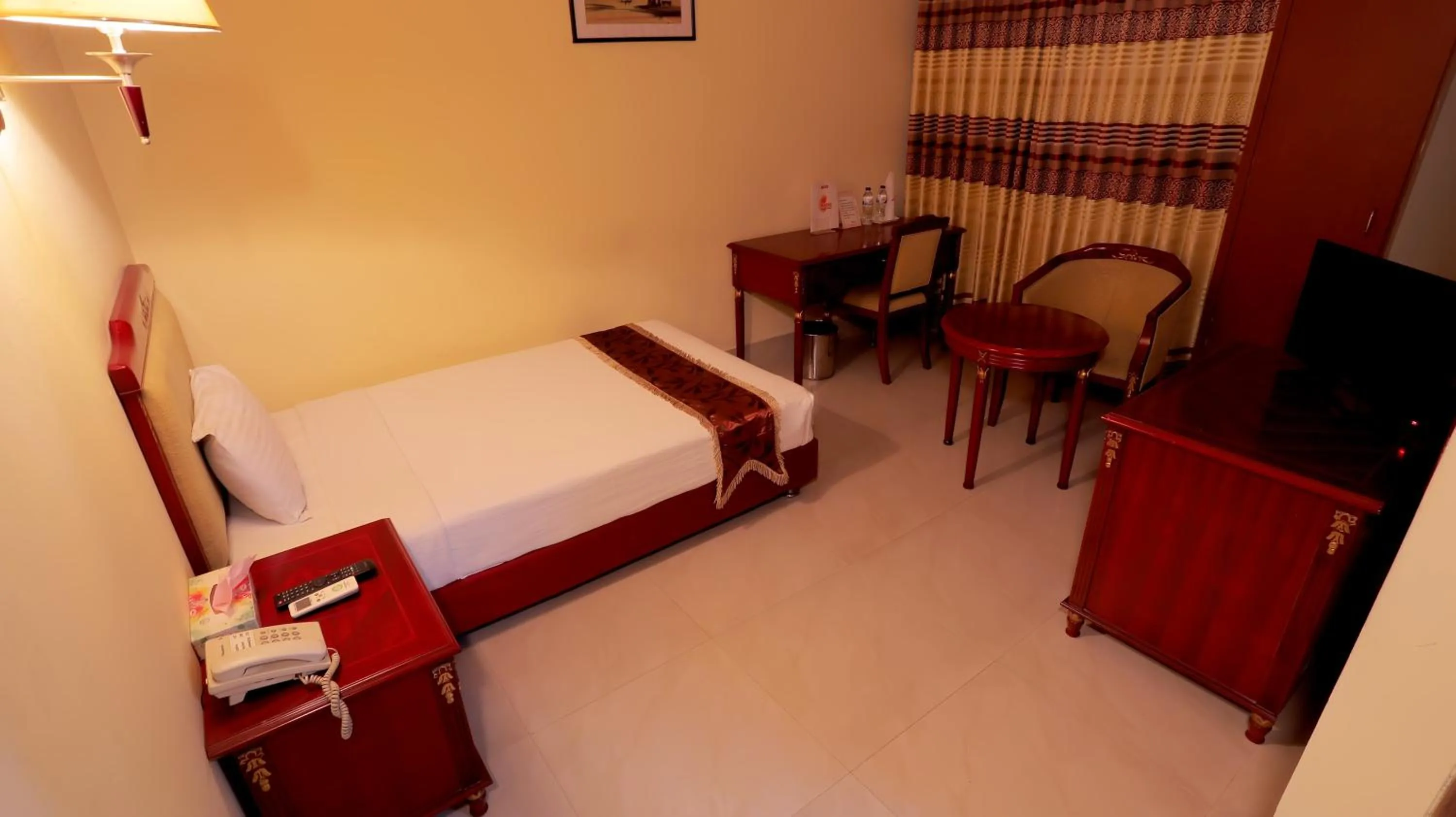 Photo of the whole room, Bed in Hotel Metro International