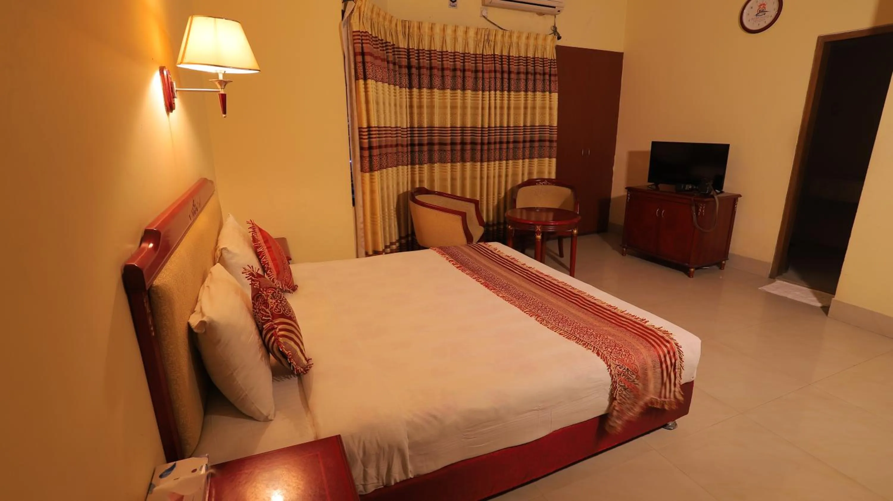 Photo of the whole room, Bed in Hotel Metro International