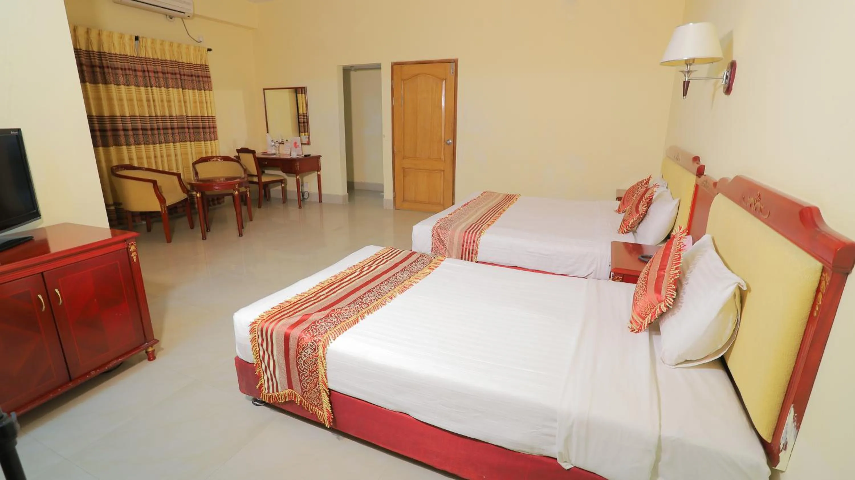 Photo of the whole room, Bed in Hotel Metro International