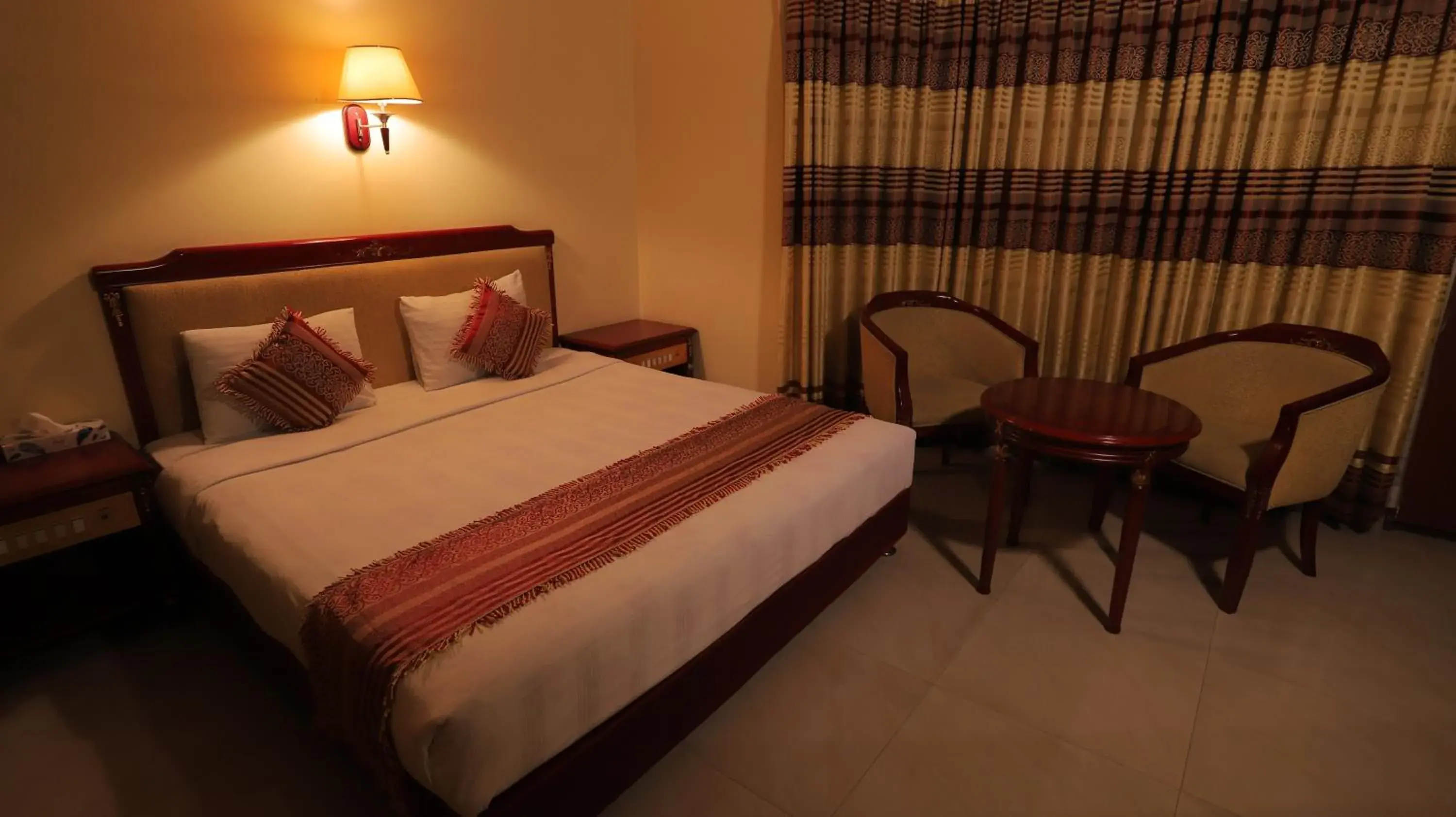 Deluxe Double Room with Bath in Hotel Metro International Deluxe Double Room with Bath in Hotel Metro International