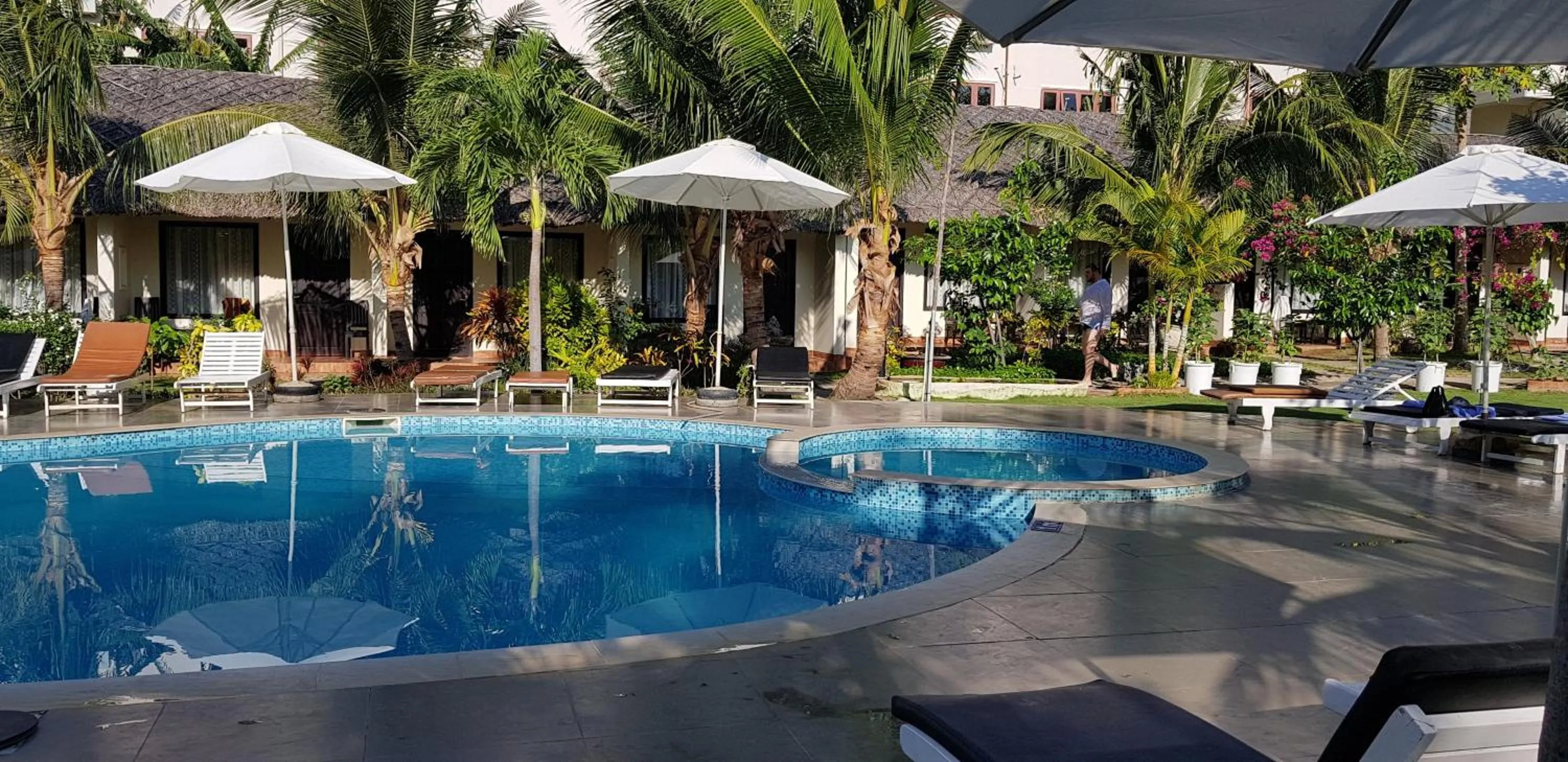Swimming pool in Sun & Sands Beach Hotel