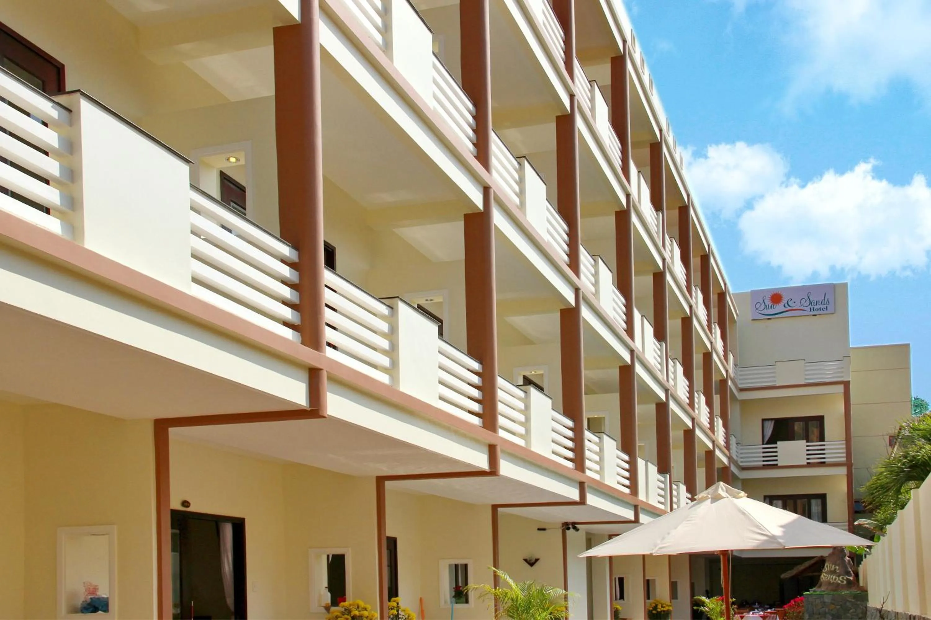 Property building in Sun & Sands Beach Hotel