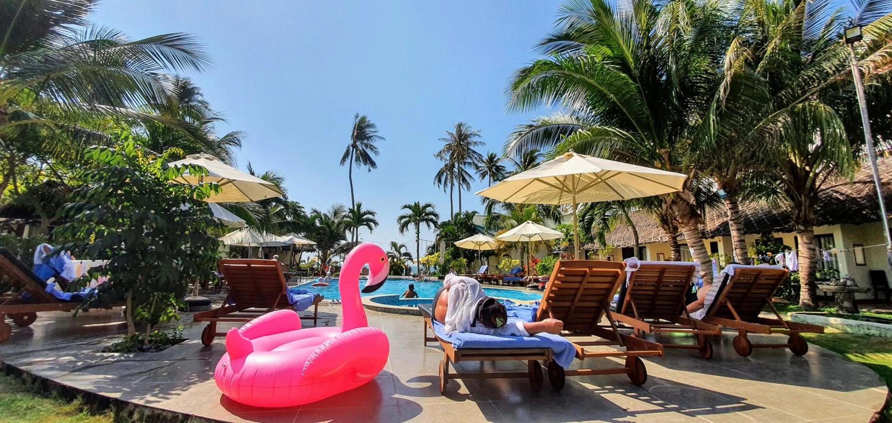Swimming pool in Sun & Sands Beach Hotel