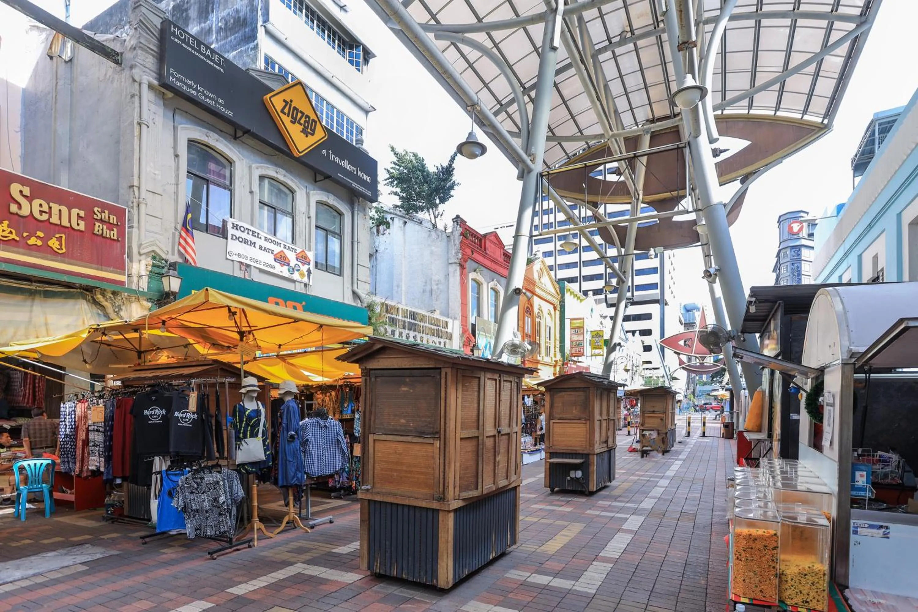 Facade/entrance in SPOT ON 90236 Zigzag Travellers Home