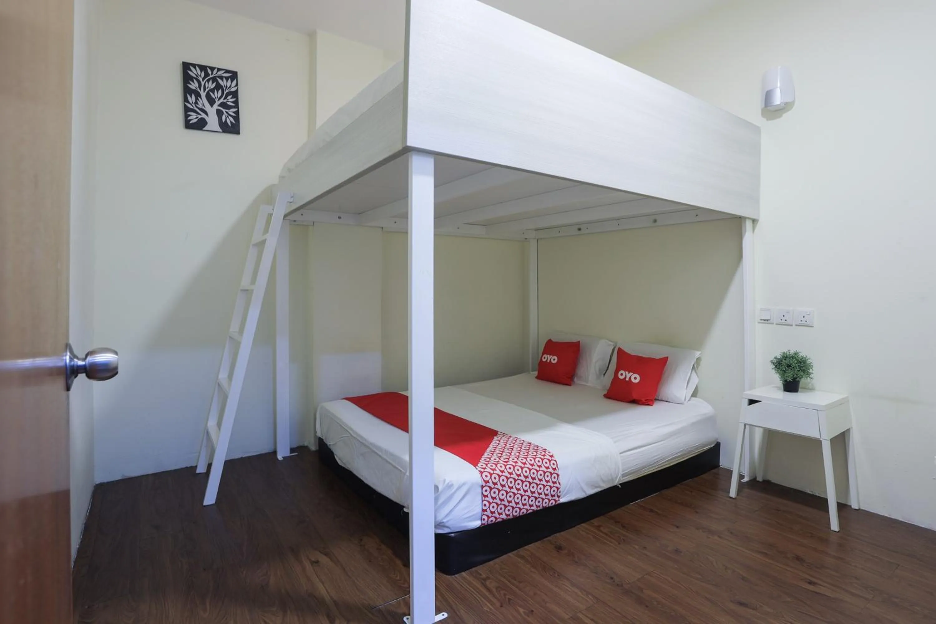 Bedroom in SPOT ON 90236 Zigzag Travellers Home