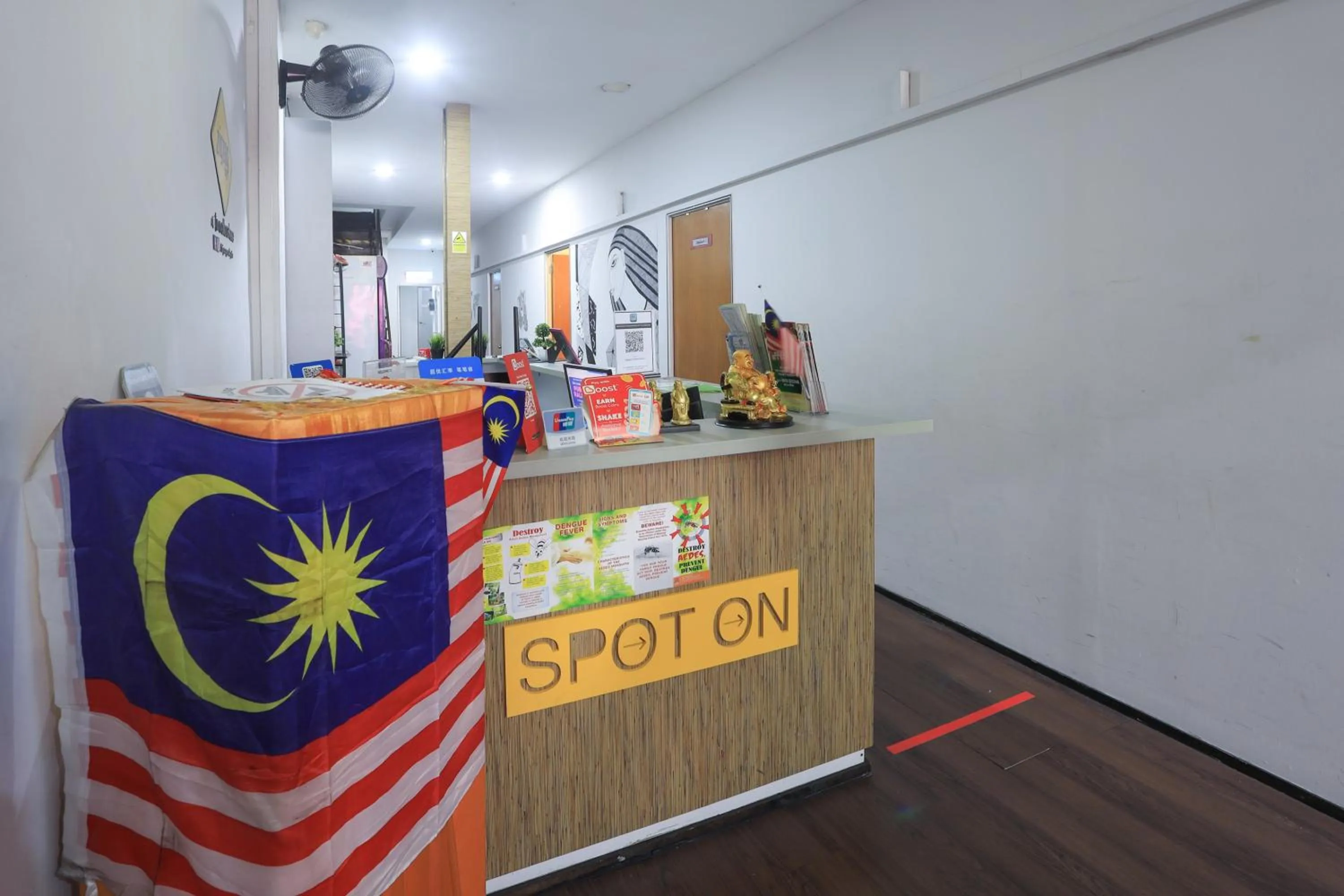 Lobby or reception in SPOT ON 90236 Zigzag Travellers Home