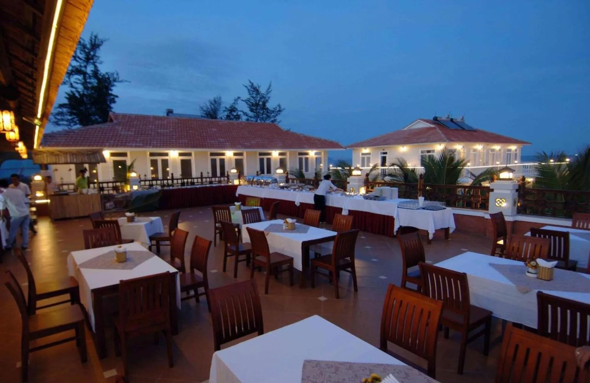 Restaurant/places to eat in Saigon Emerald Beach Resort