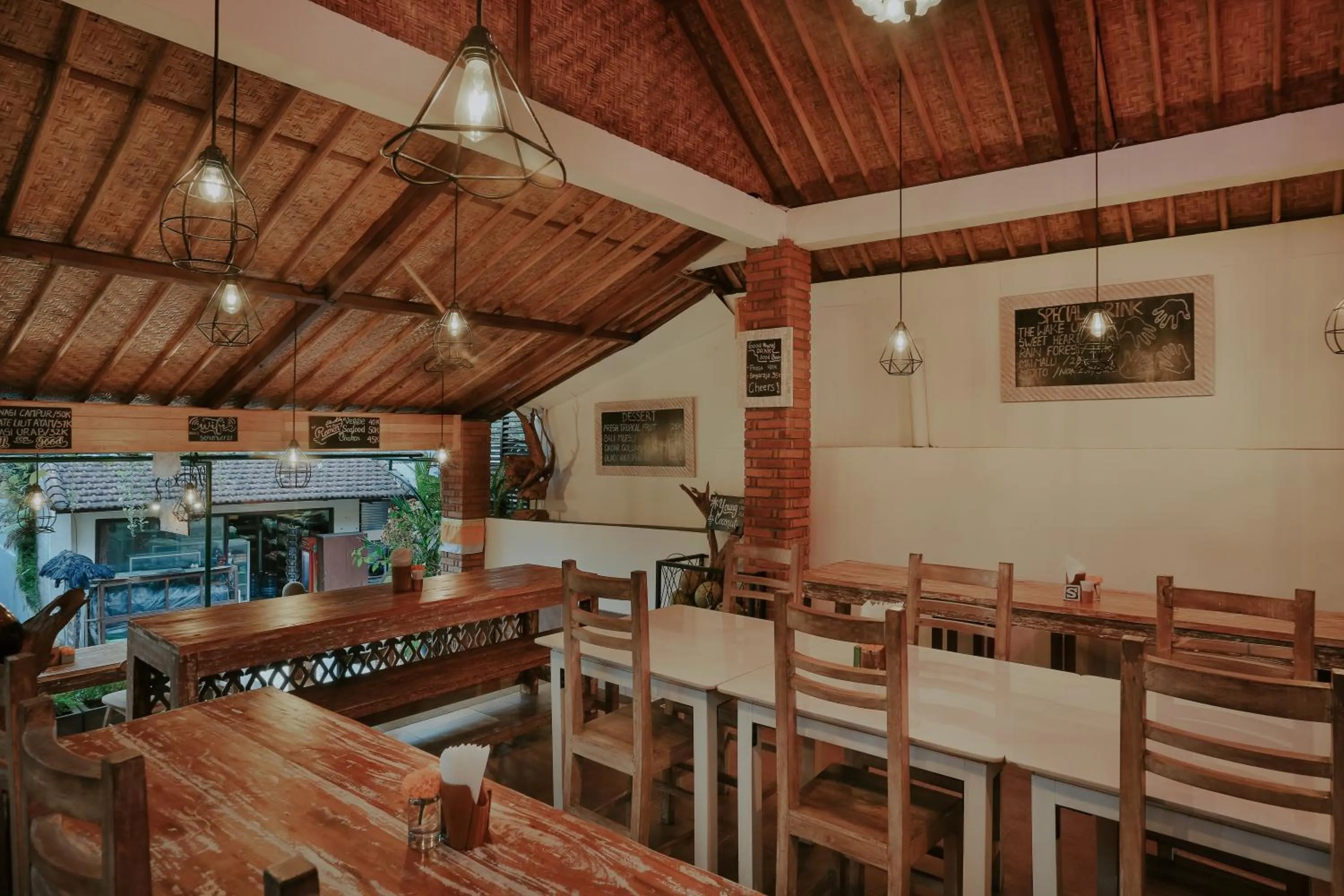 Restaurant/places to eat in LASTANA SUITE UBUD