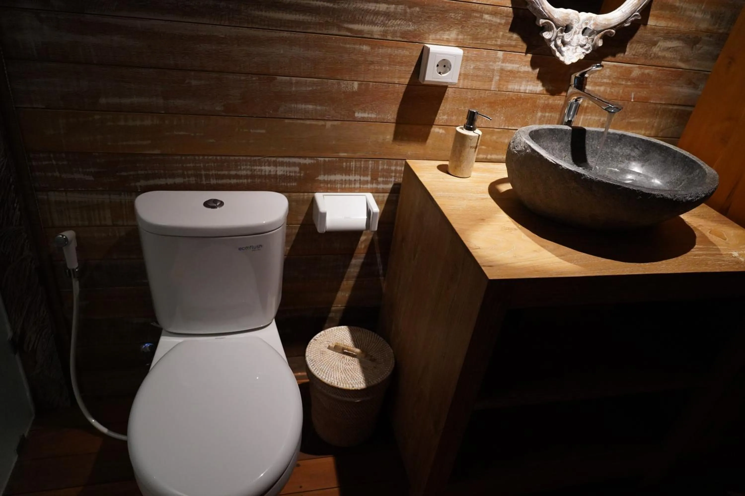 Toilet in LASTANA SUITE UBUD