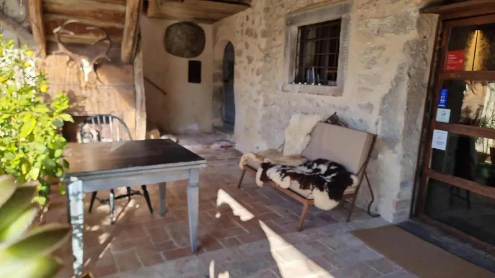 Patio in B&B con SPA il Castello di Lucawest