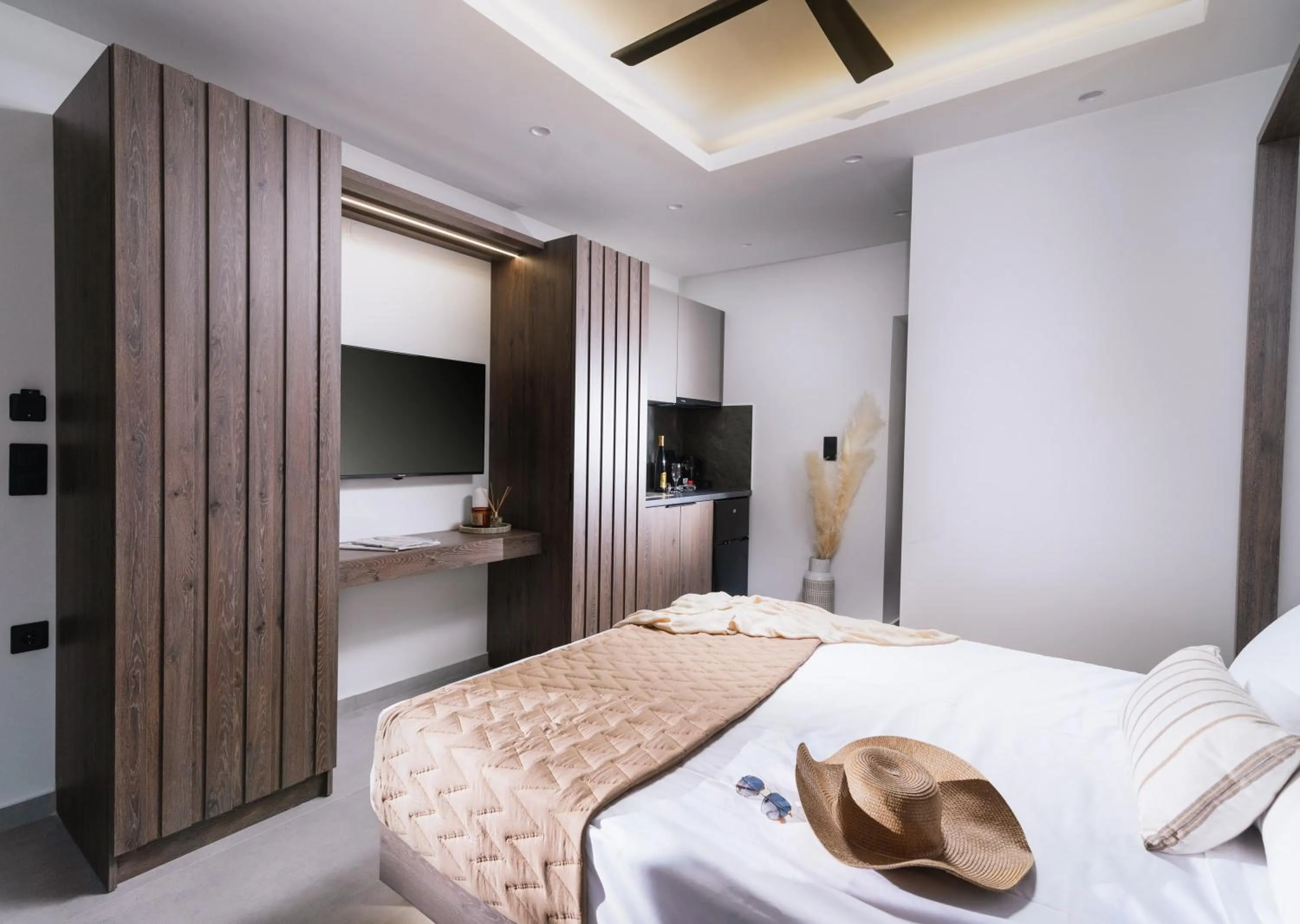 Bed in Alcyone Studios and Apartments