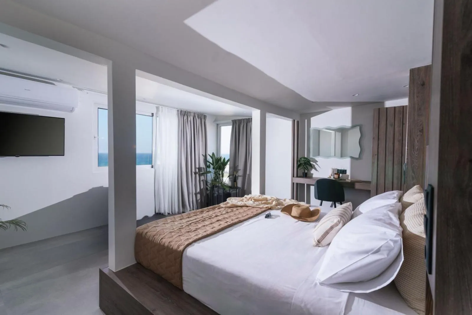 Bed in Alcyone Studios and Apartments