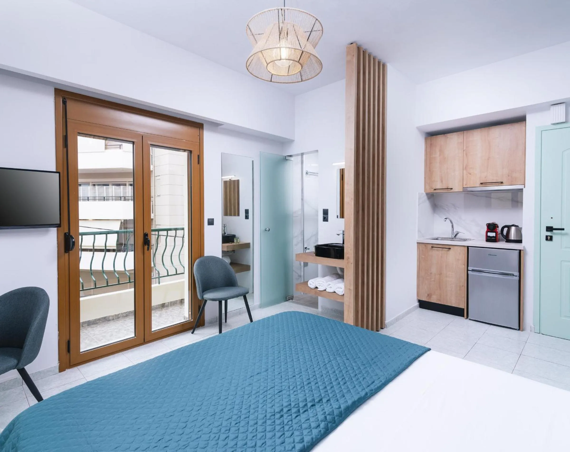 Kitchen or kitchenette, Bed in Alcyone Studios and Apartments