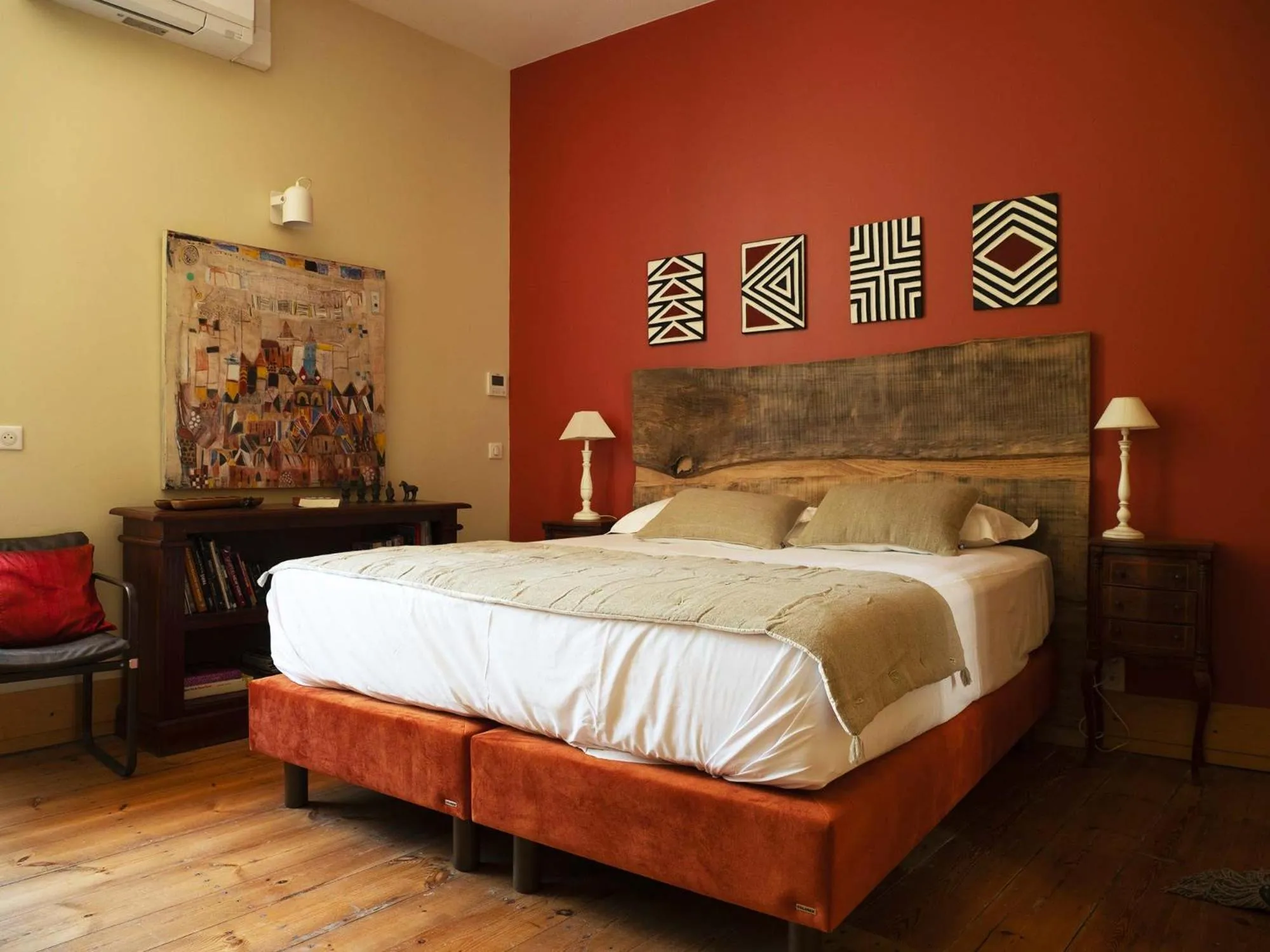 Photo of the whole room, Bed in Château Fleur D'Aya