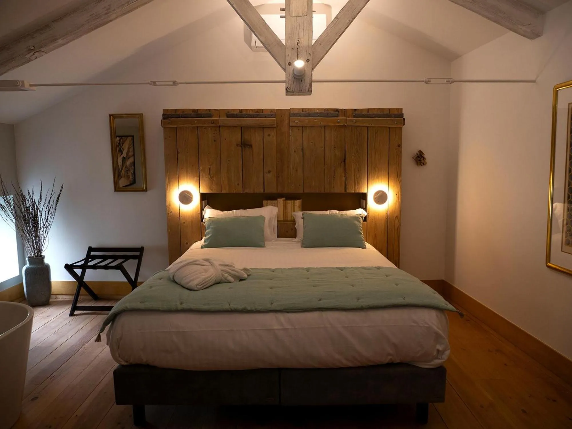 Photo of the whole room, Bed in Château Fleur D'Aya