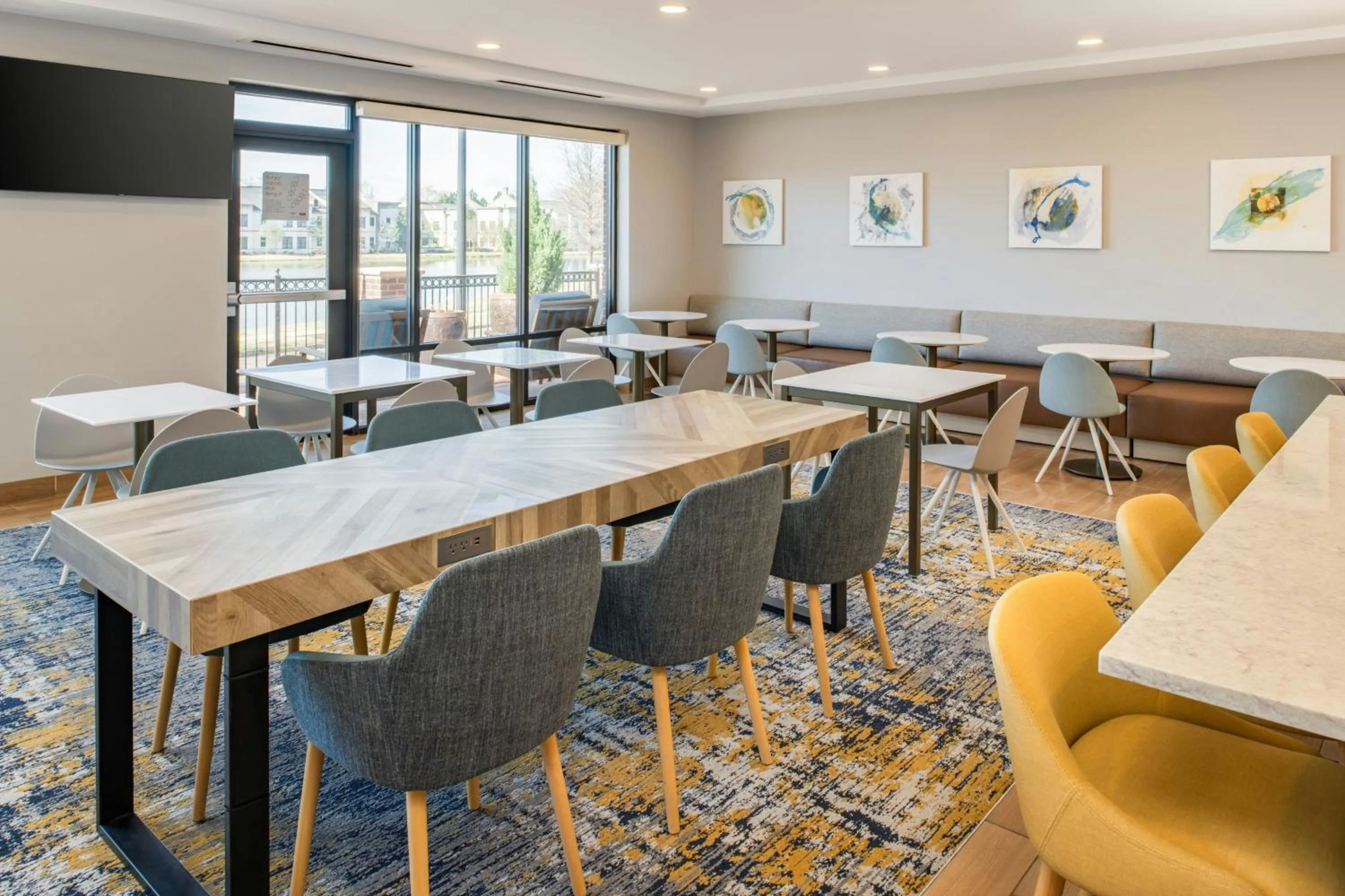 Restaurant/places to eat in TownePlace Suites by Marriott Jackson Ridgeland/The Township at Colony Park