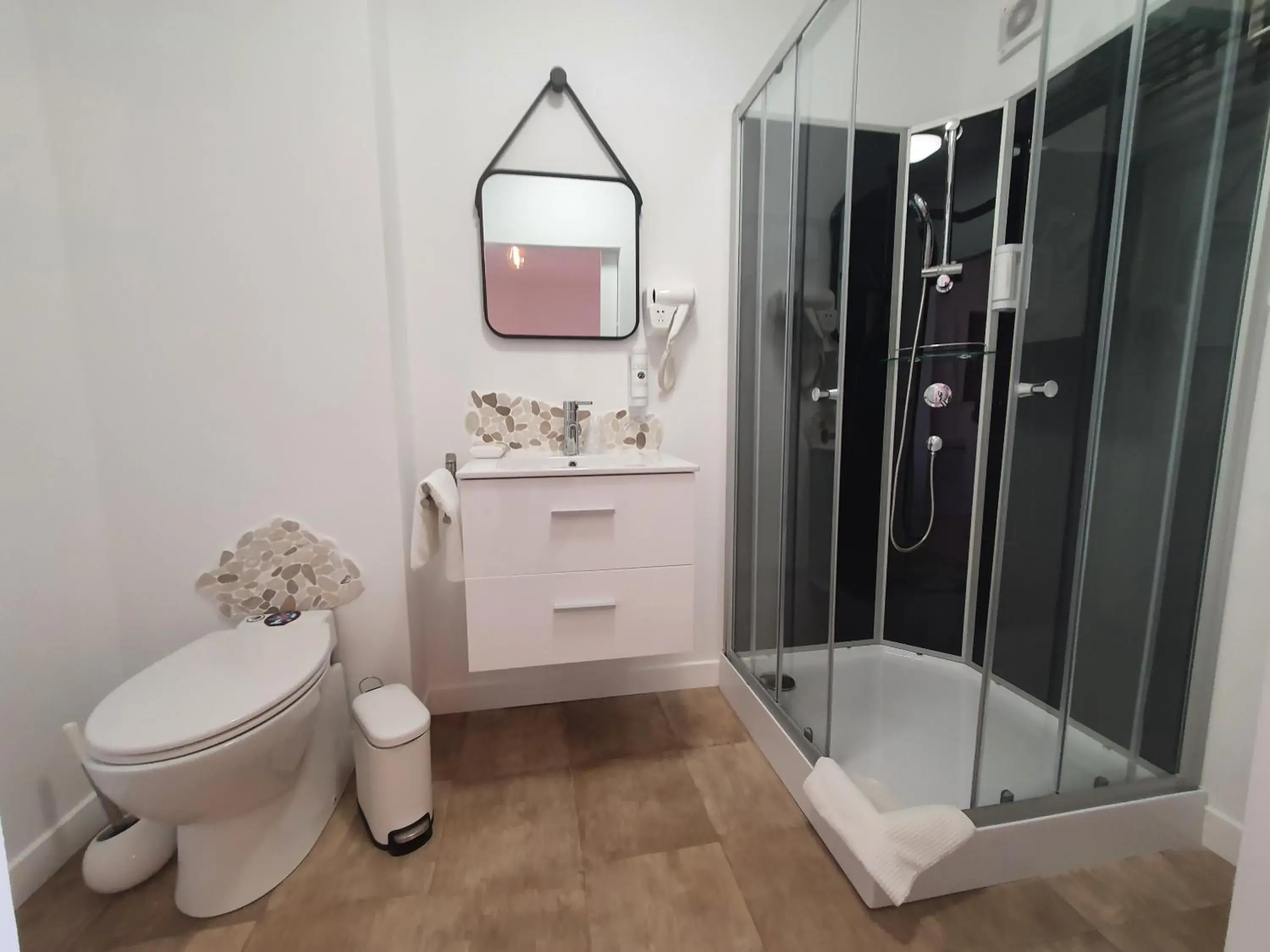 Double Room with Private Bathroom in Aux Lits du Canal Double Room with Private Bathroom in Aux Lits du Canal