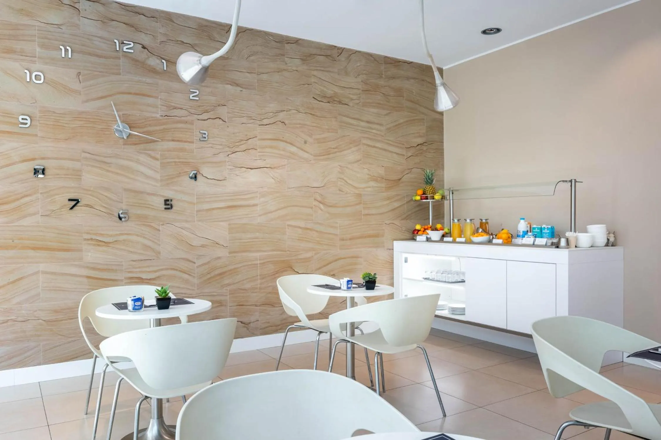 Breakfast in iH Hotels Milano Watt 13