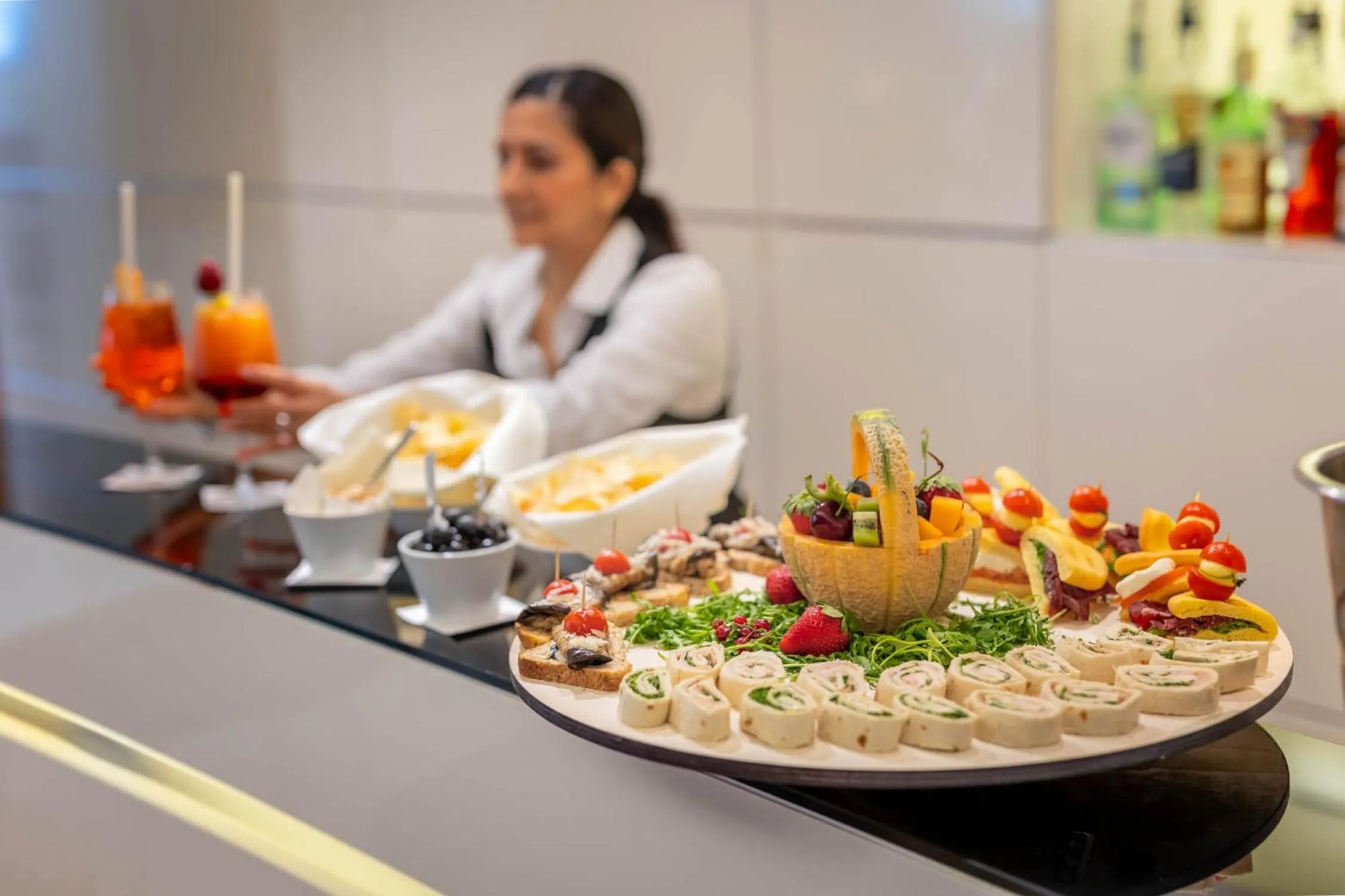 Lounge or bar in iH Hotels Milano Watt 13