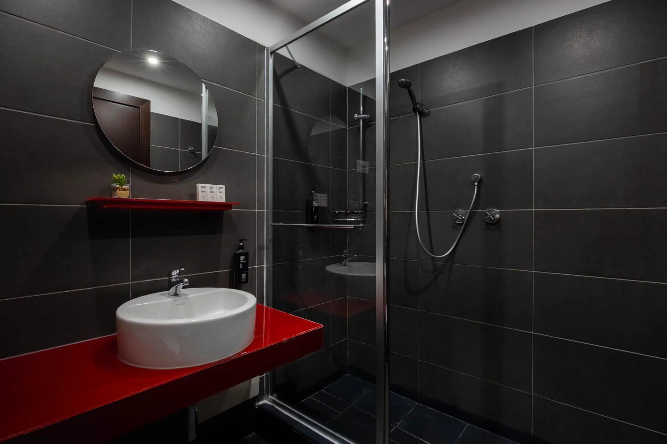 Shower in iH Hotels Milano Watt 13
