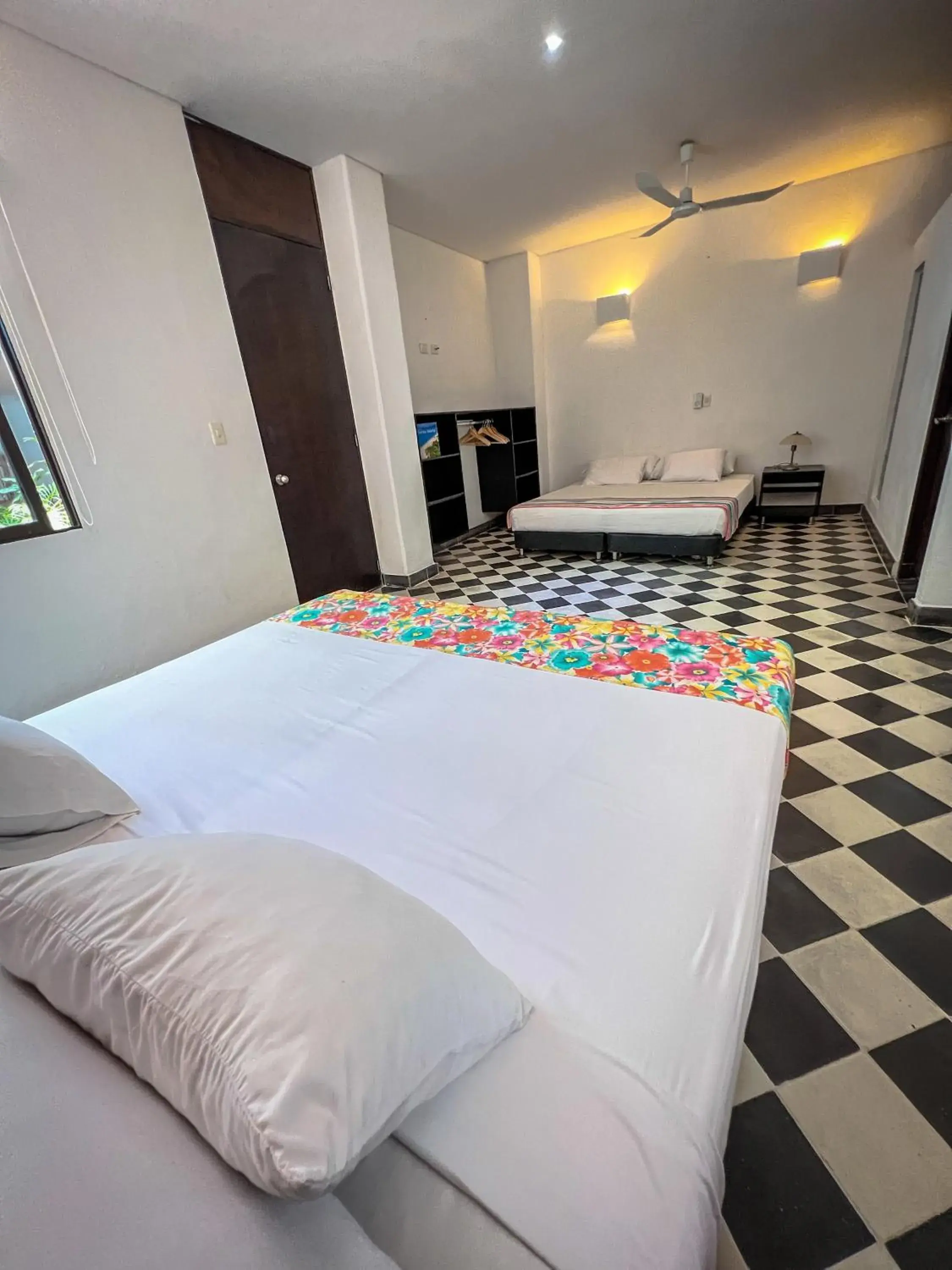 Classic Quadruple Room in The Orange House Santa Marta Classic Quadruple Room in The Orange House Santa Marta