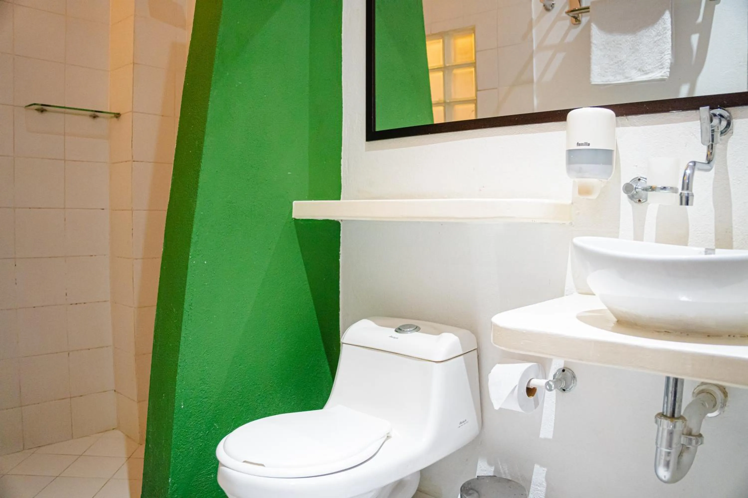 Shower in Hotel Puerto Pelicano