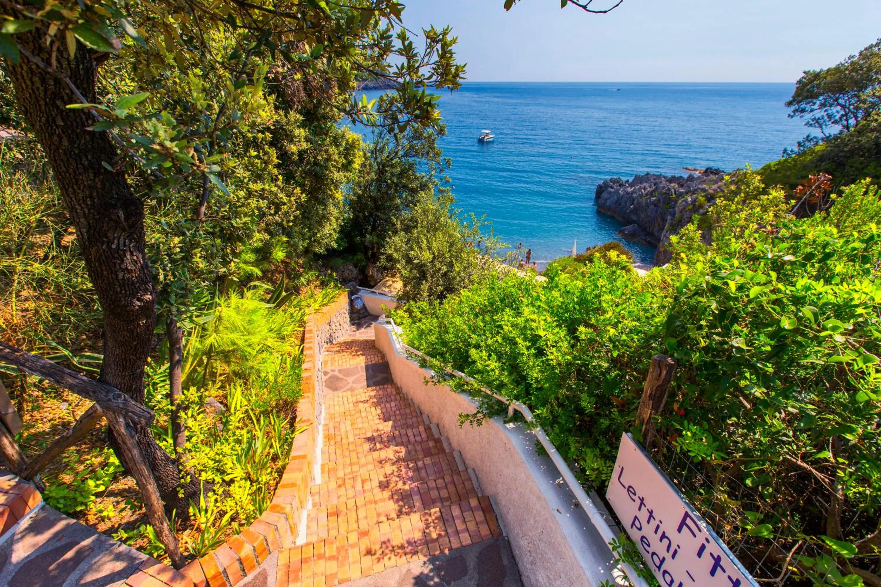 Beach in Grand Hotel Pianeta Maratea Resort
