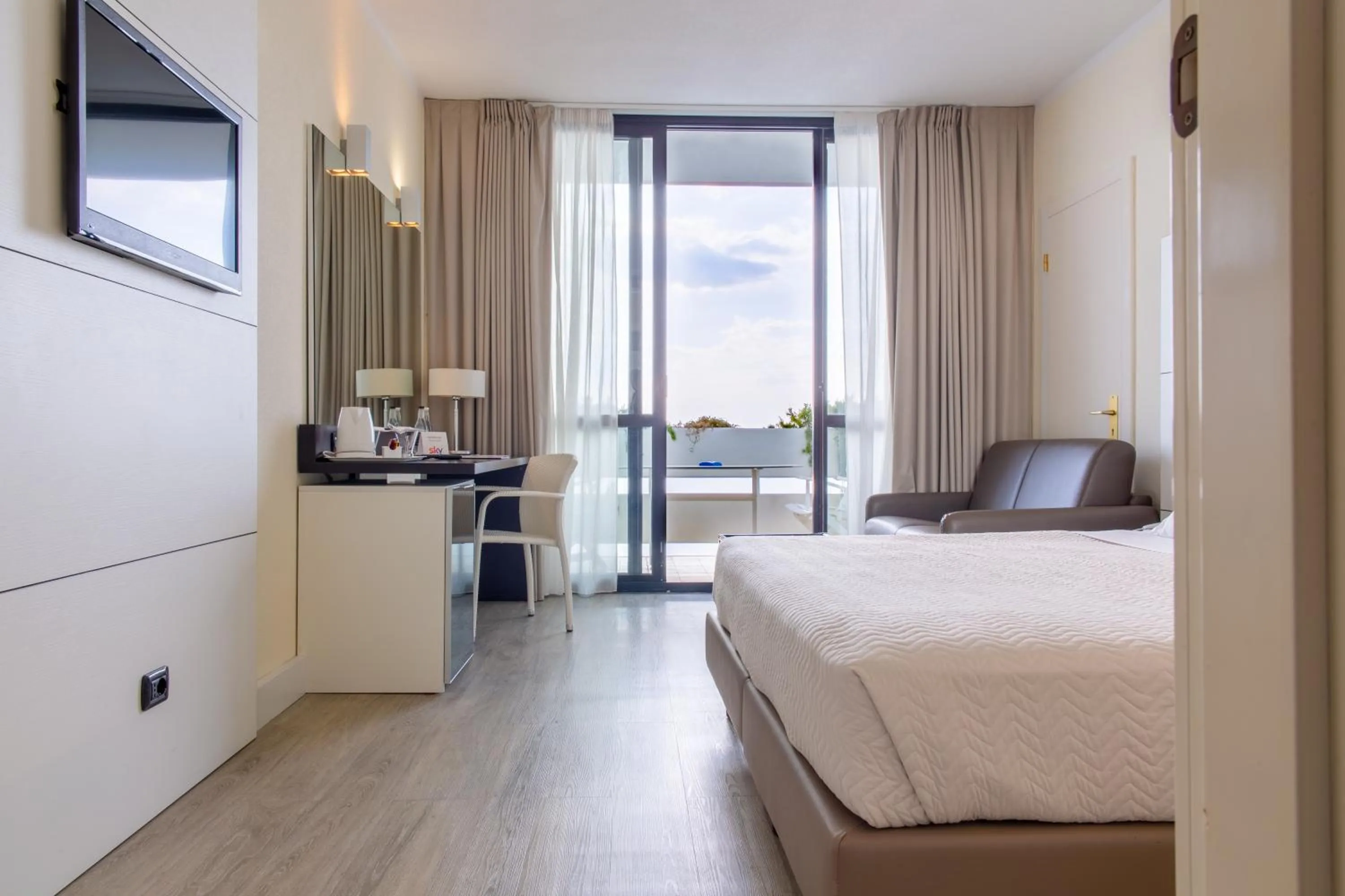 Bedroom, Bed in Grand Hotel Pianeta Maratea Resort