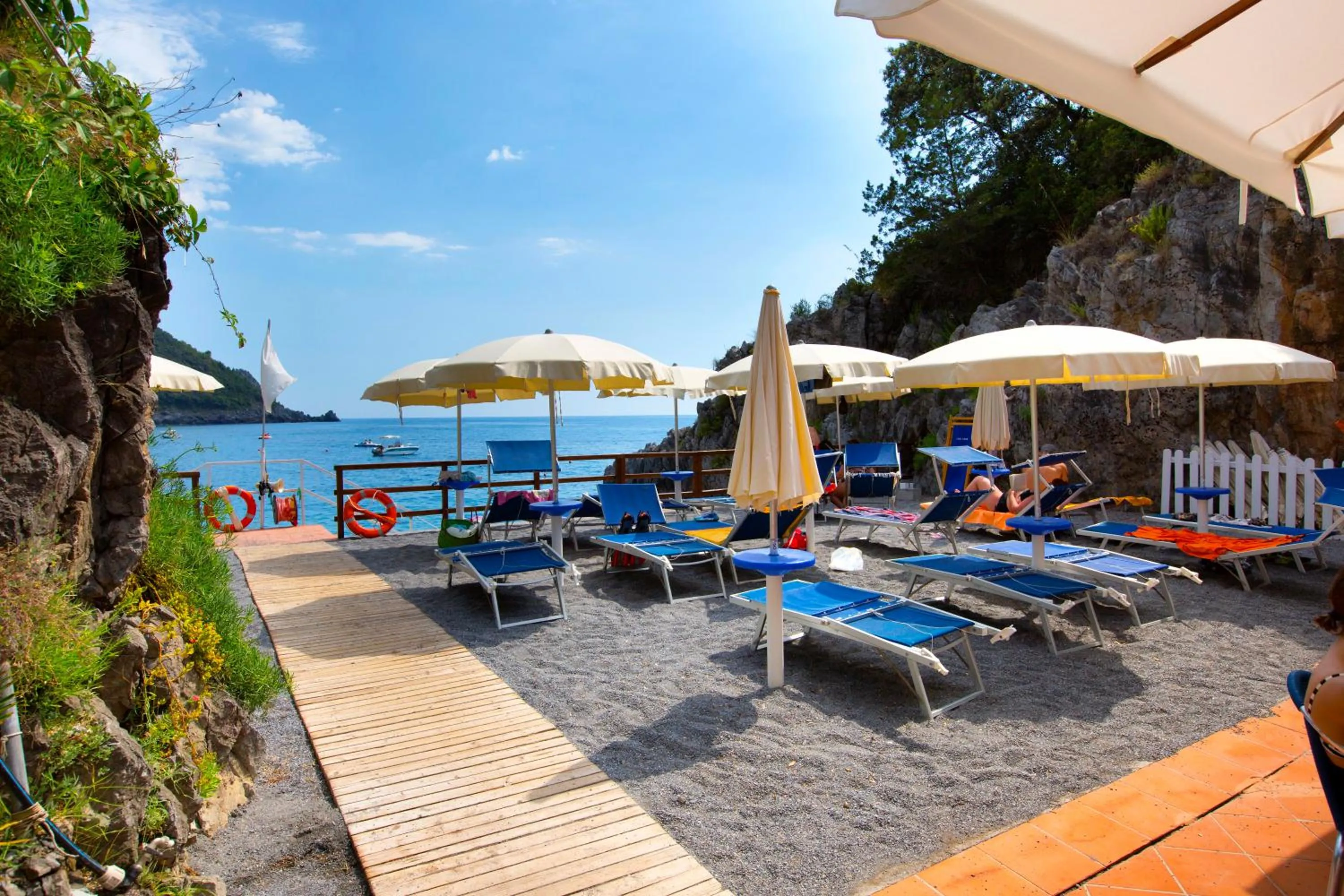 Beach in Grand Hotel Pianeta Maratea Resort