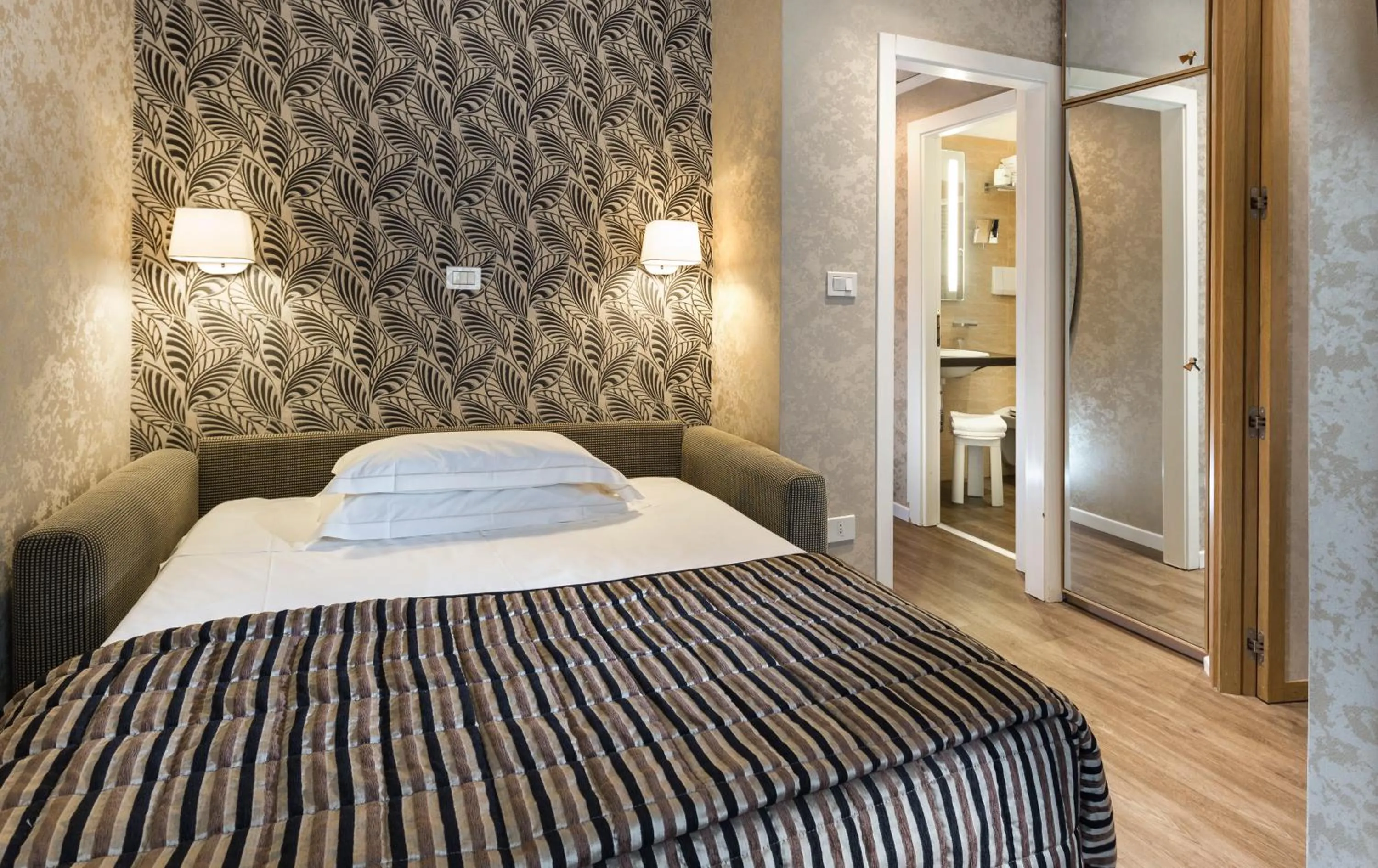 Living room, Bed in Hotel Corallo