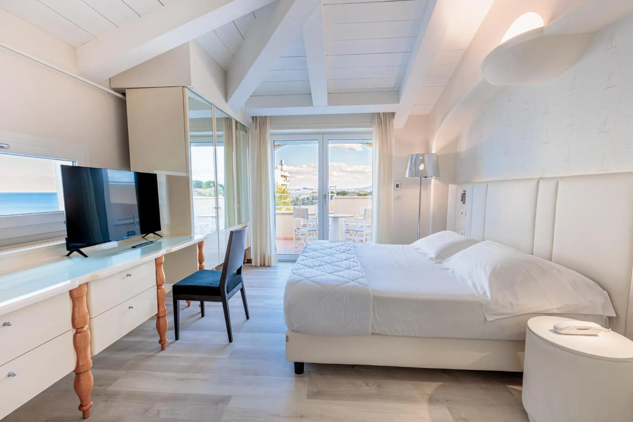 Bedroom, Bed in Hotel Corallo