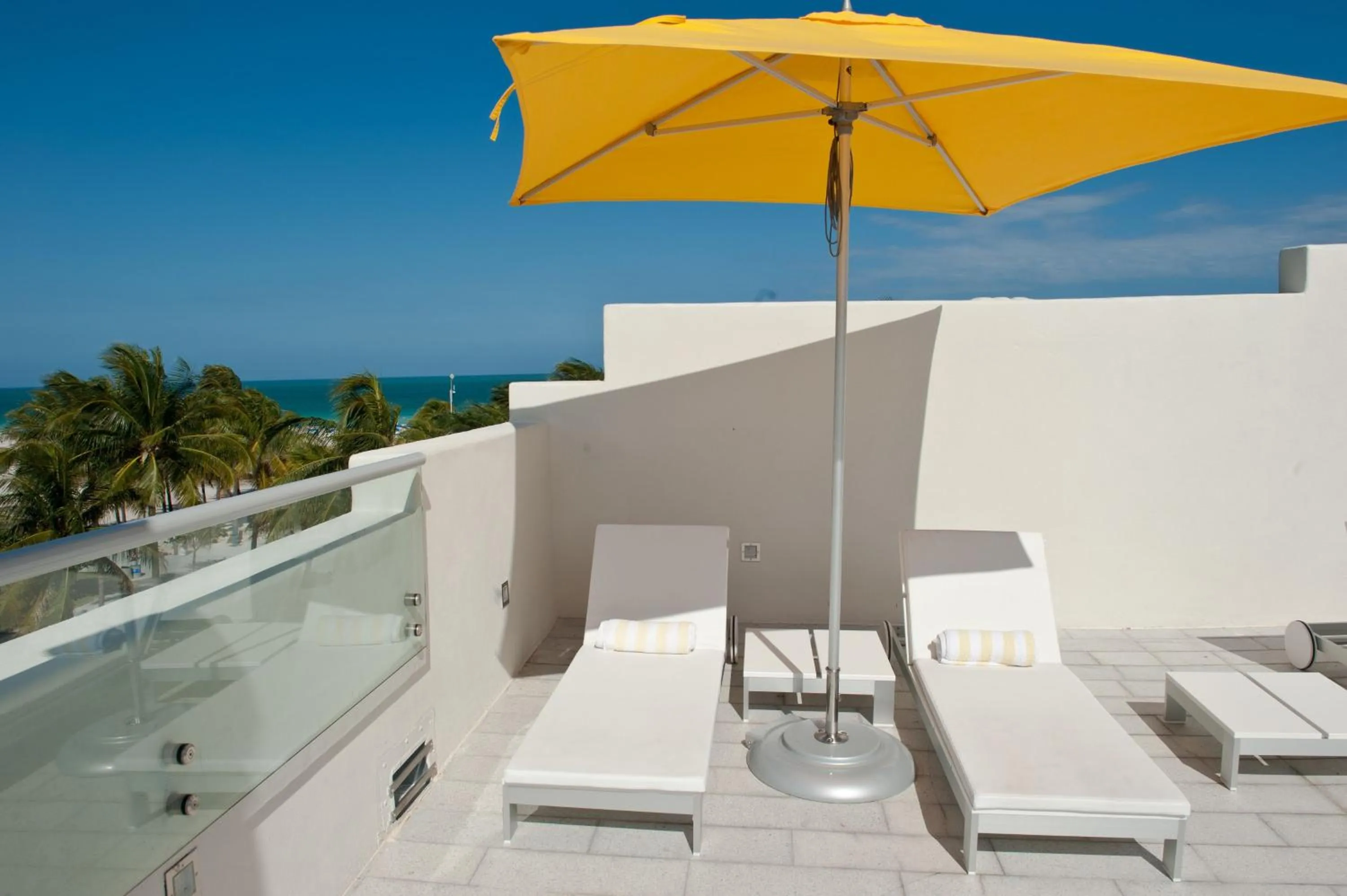 sunbed in Leslie Hotel Ocean Drive