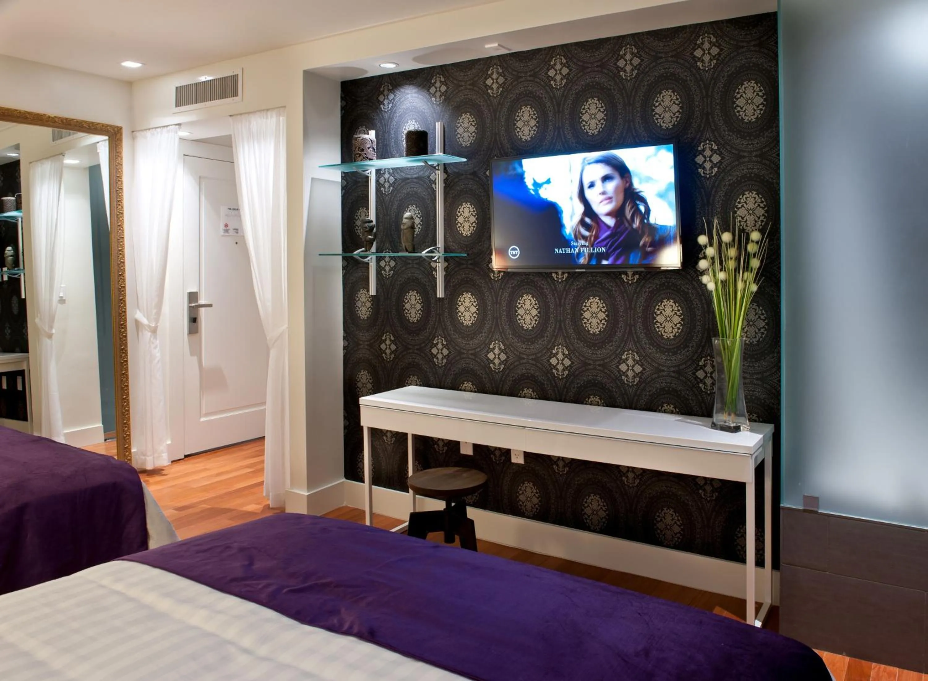 Bed in Leslie Hotel Ocean Drive