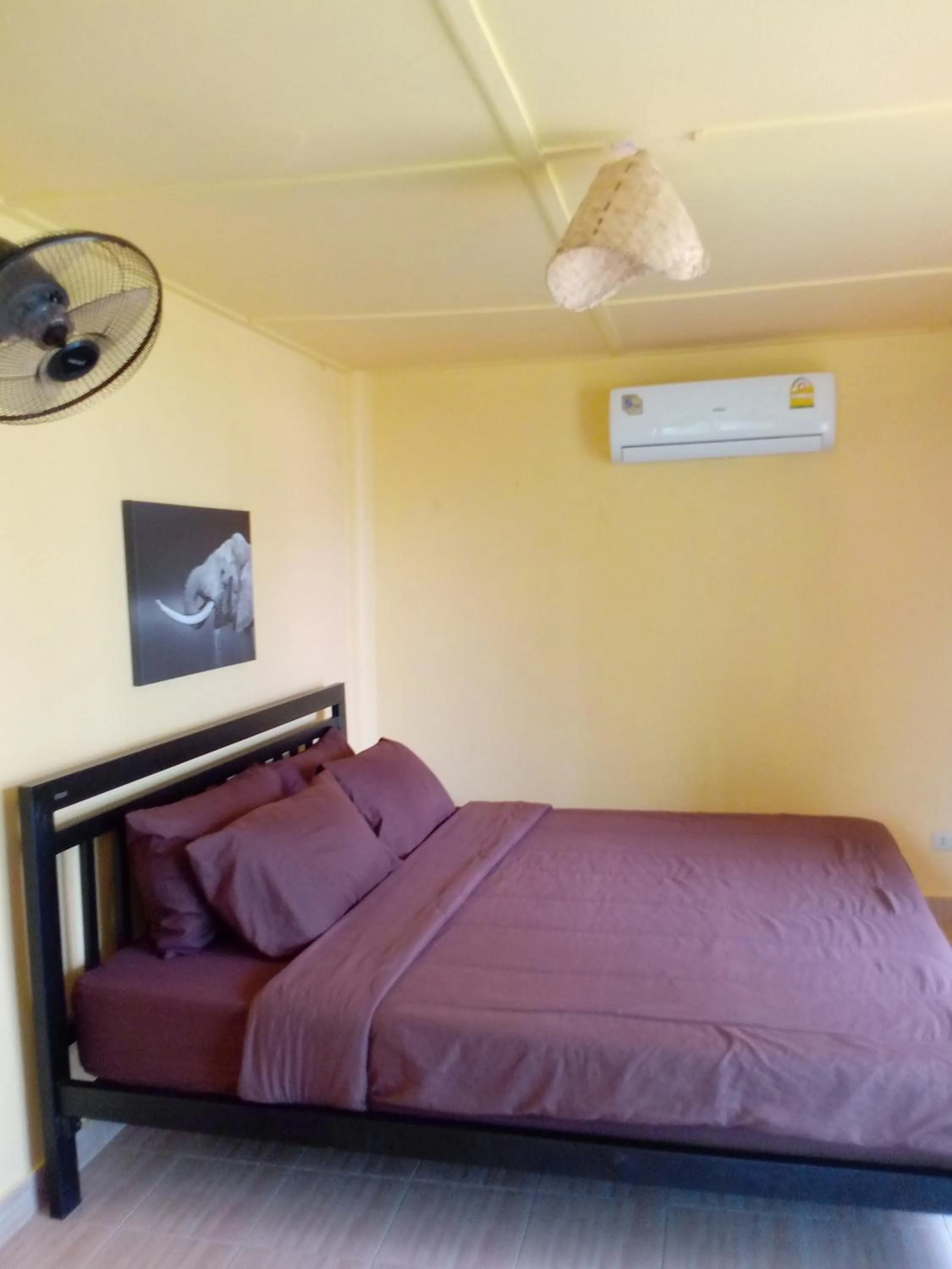 Bed in Miss You Beach Resort Koh Mak