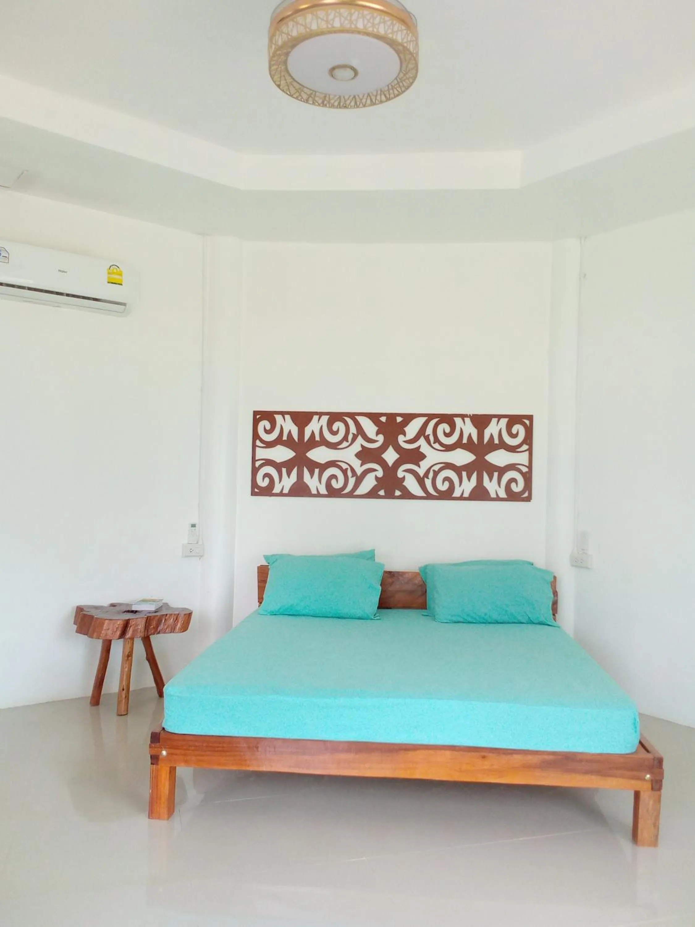 Bed in Miss You Beach Resort Koh Mak