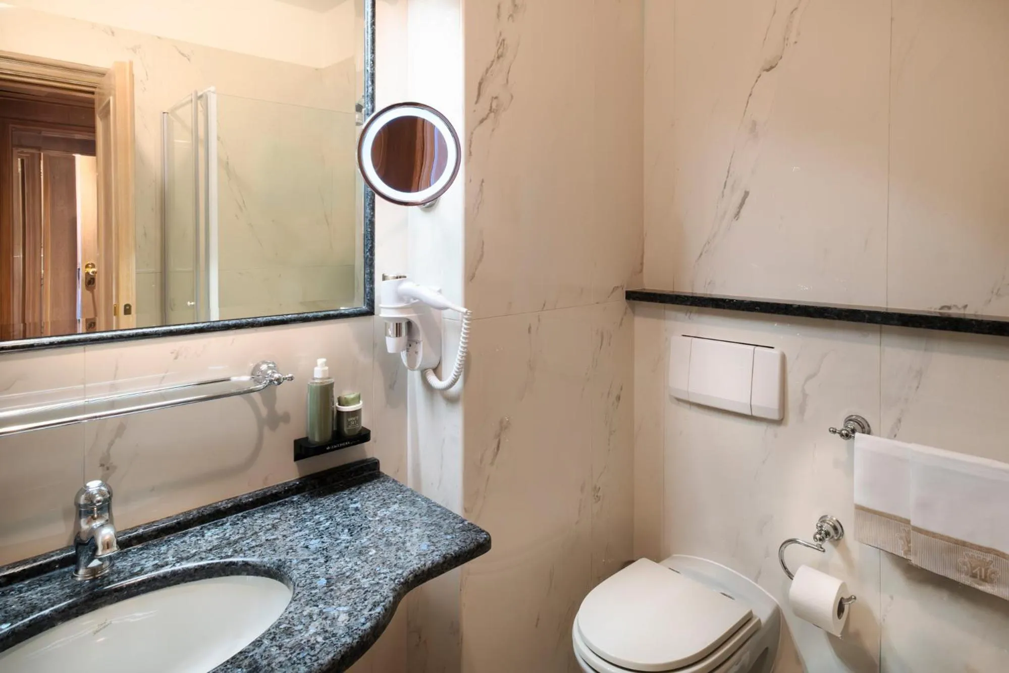 Bathroom in Grand Hotel Dino