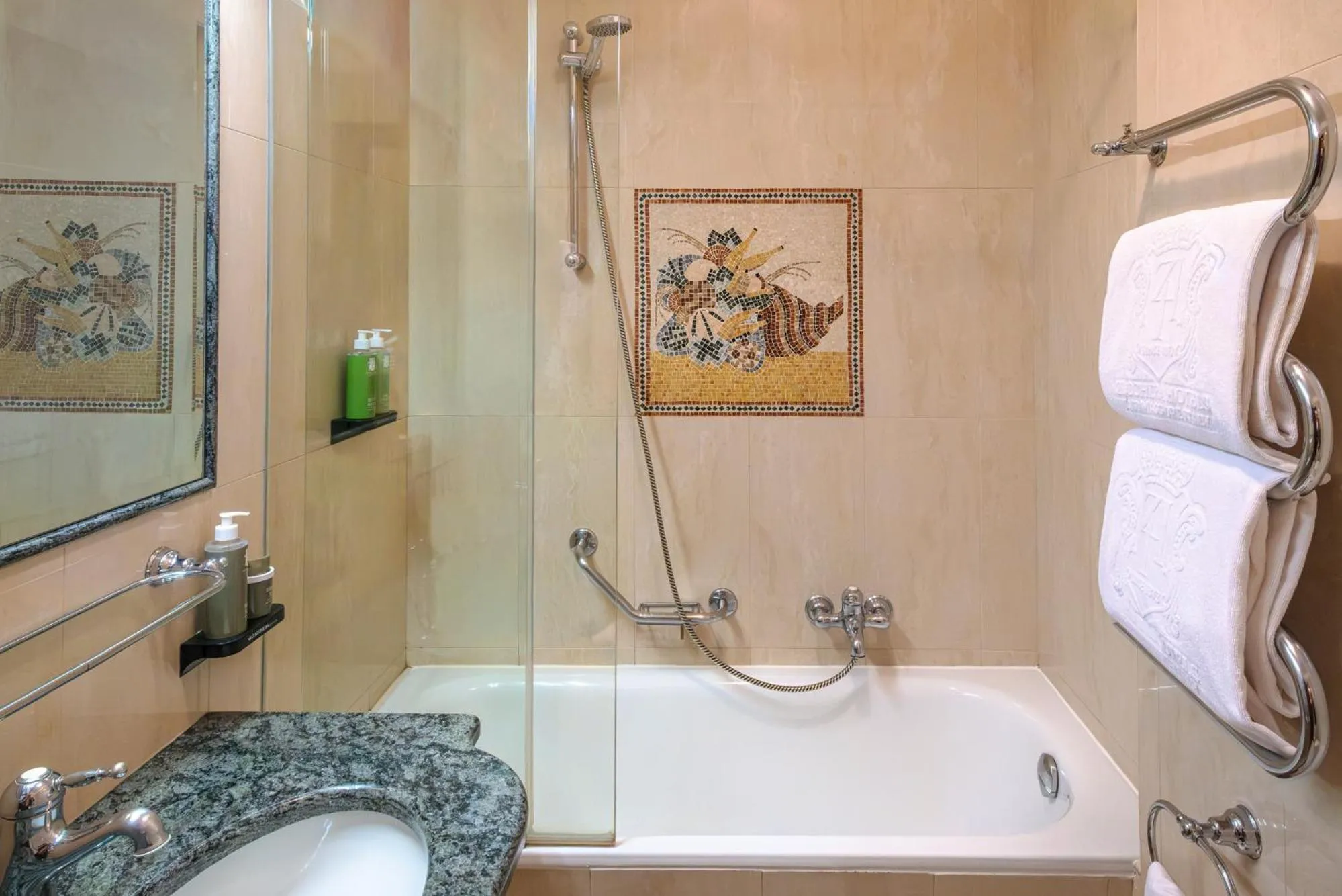 Bathroom in Grand Hotel Dino