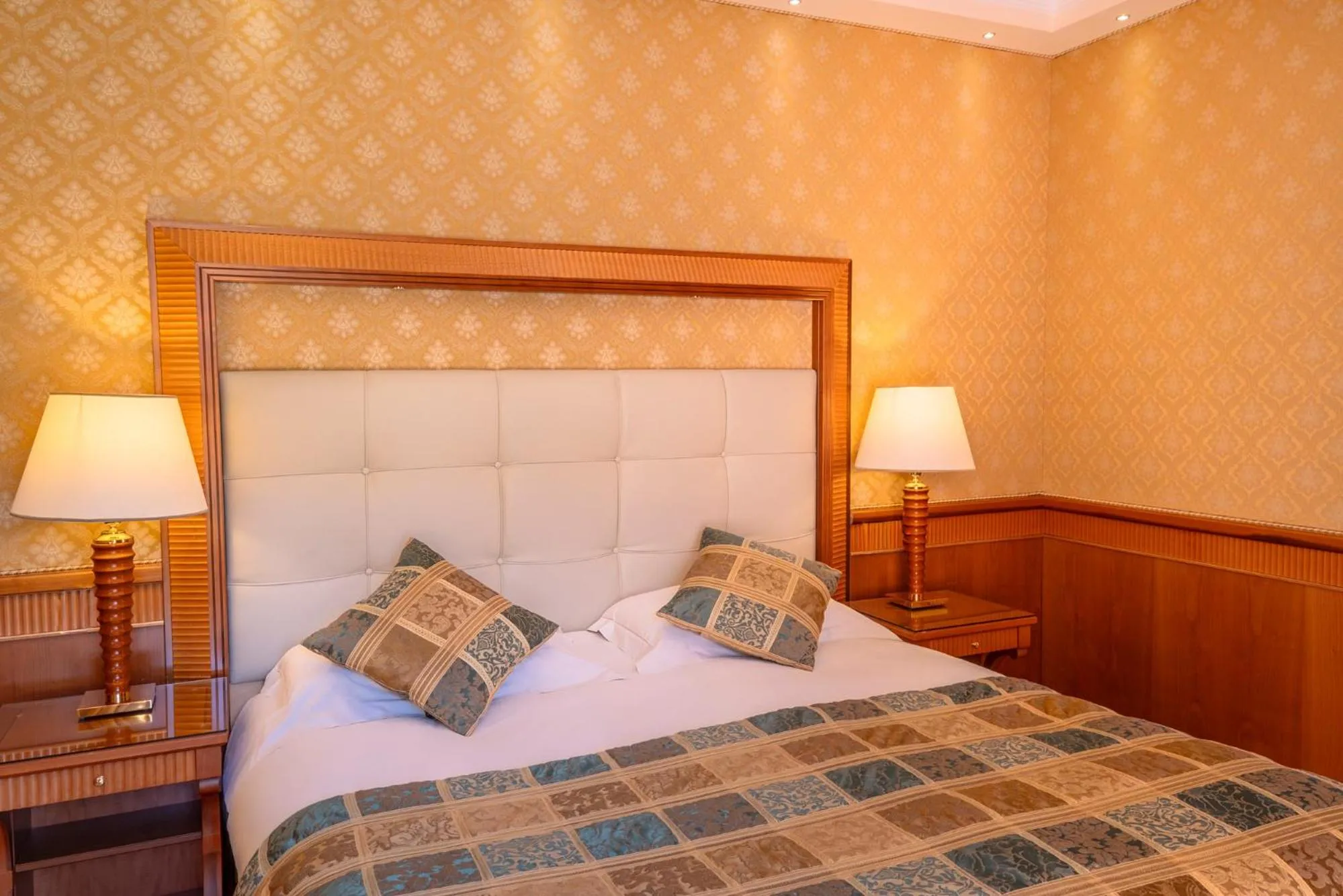 Bedroom, Bed in Grand Hotel Dino