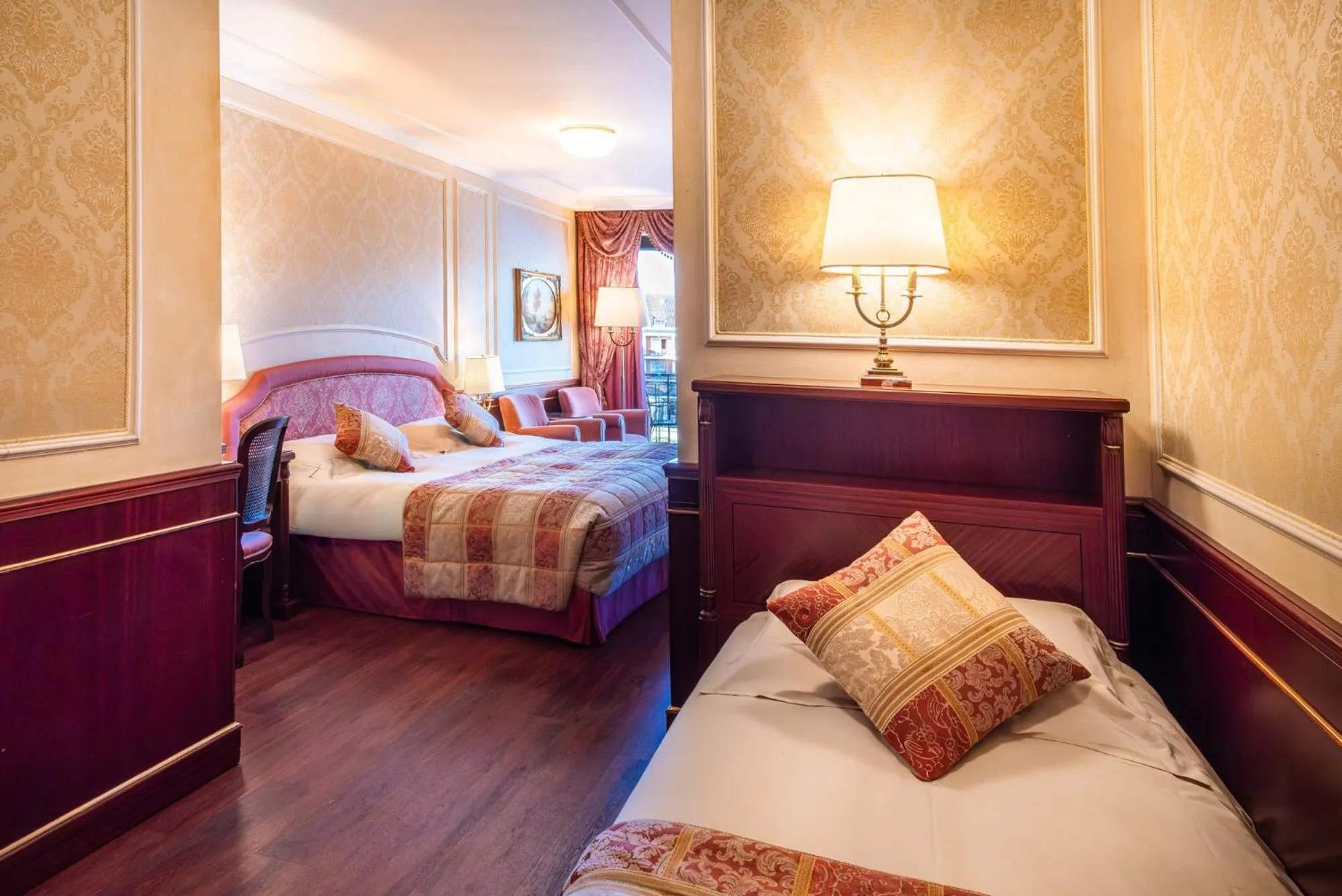 Bedroom, Bed in Grand Hotel Dino