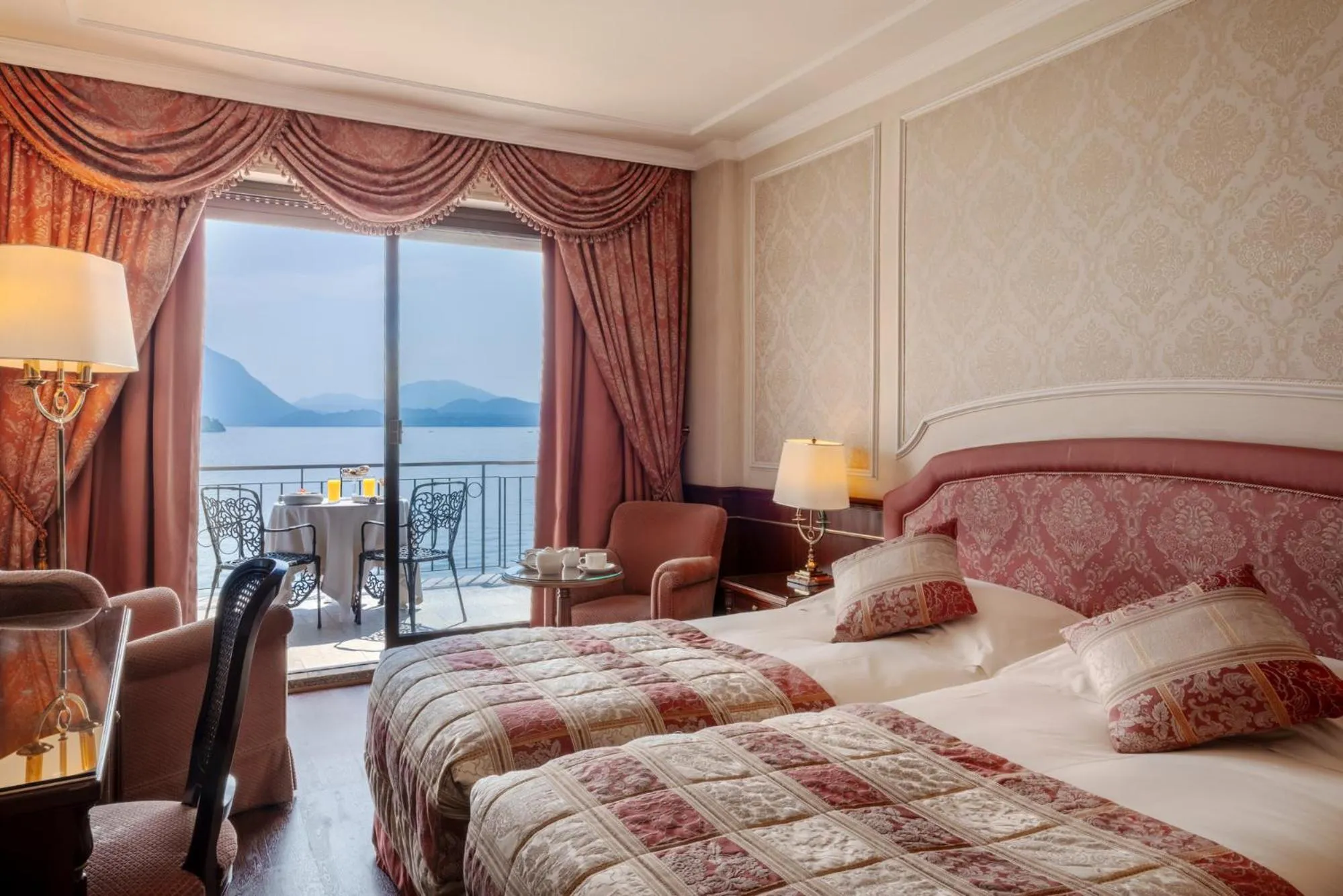 Bedroom, Bed in Grand Hotel Dino