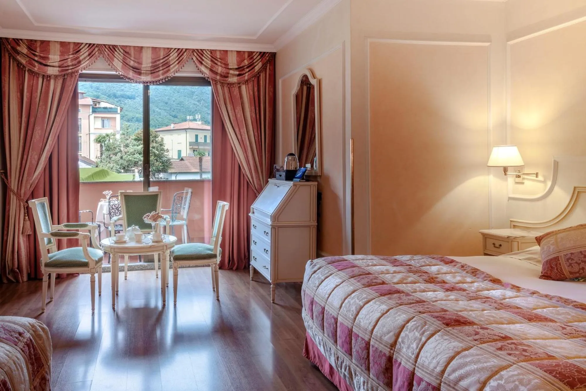 Bedroom, Bed in Grand Hotel Dino