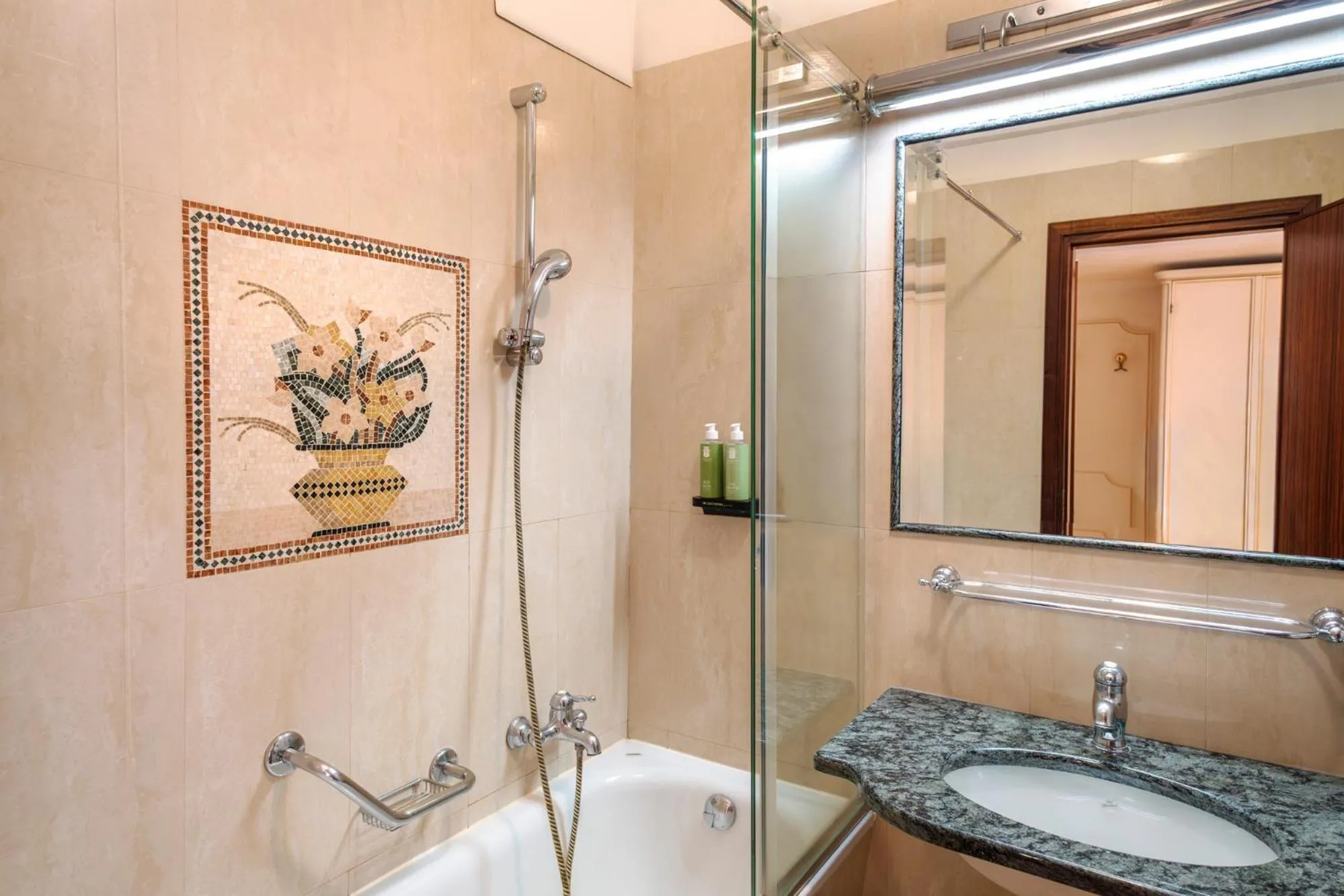 Bathroom in Grand Hotel Dino