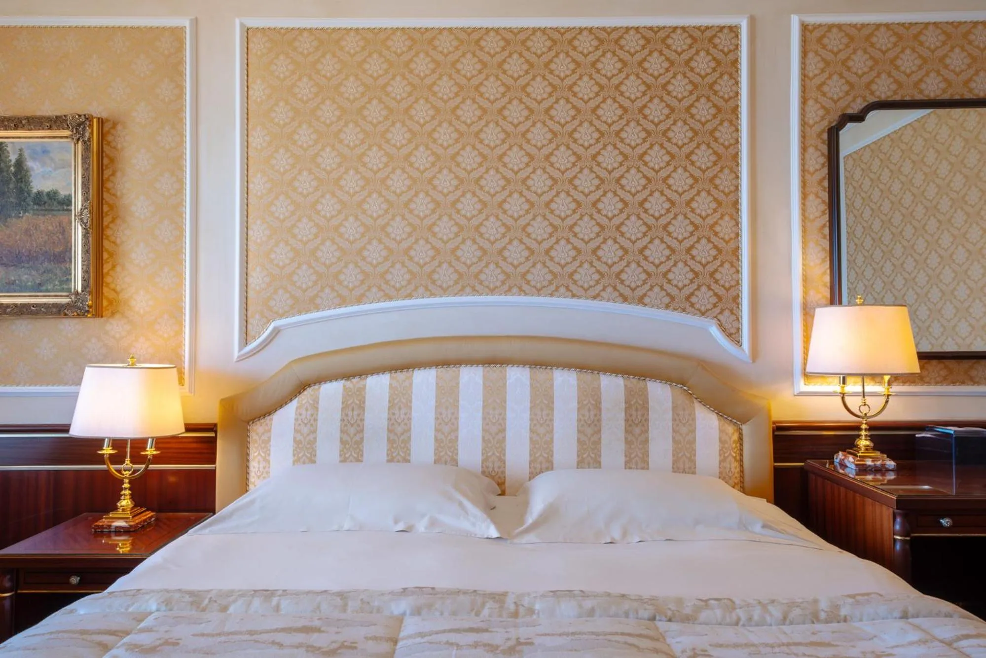 Bedroom, Bed in Grand Hotel Dino