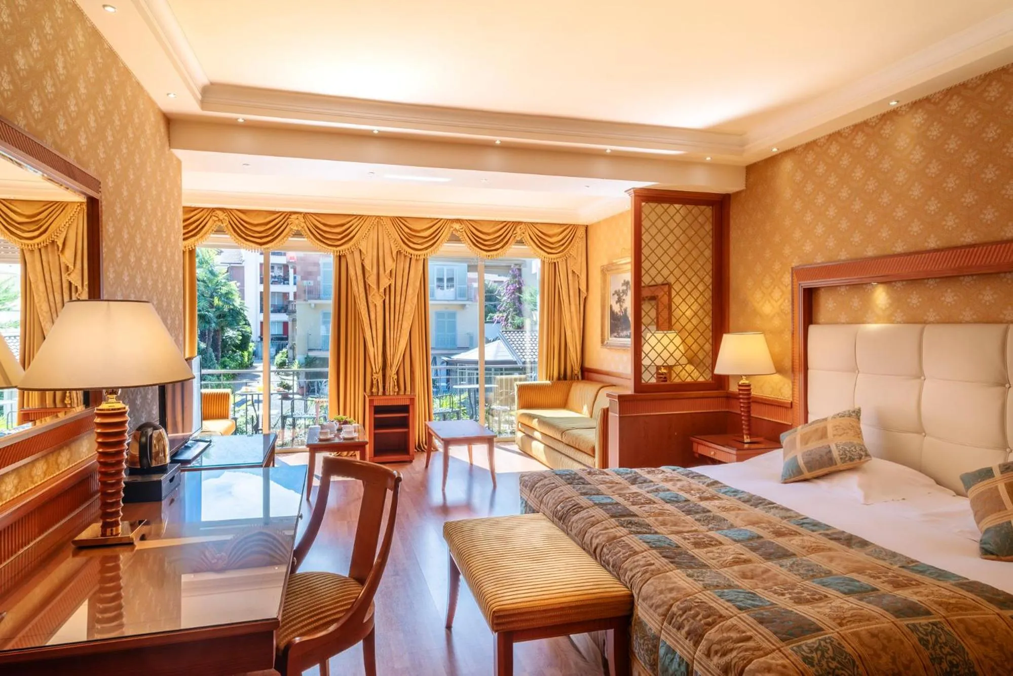 Bedroom, Bed in Grand Hotel Dino