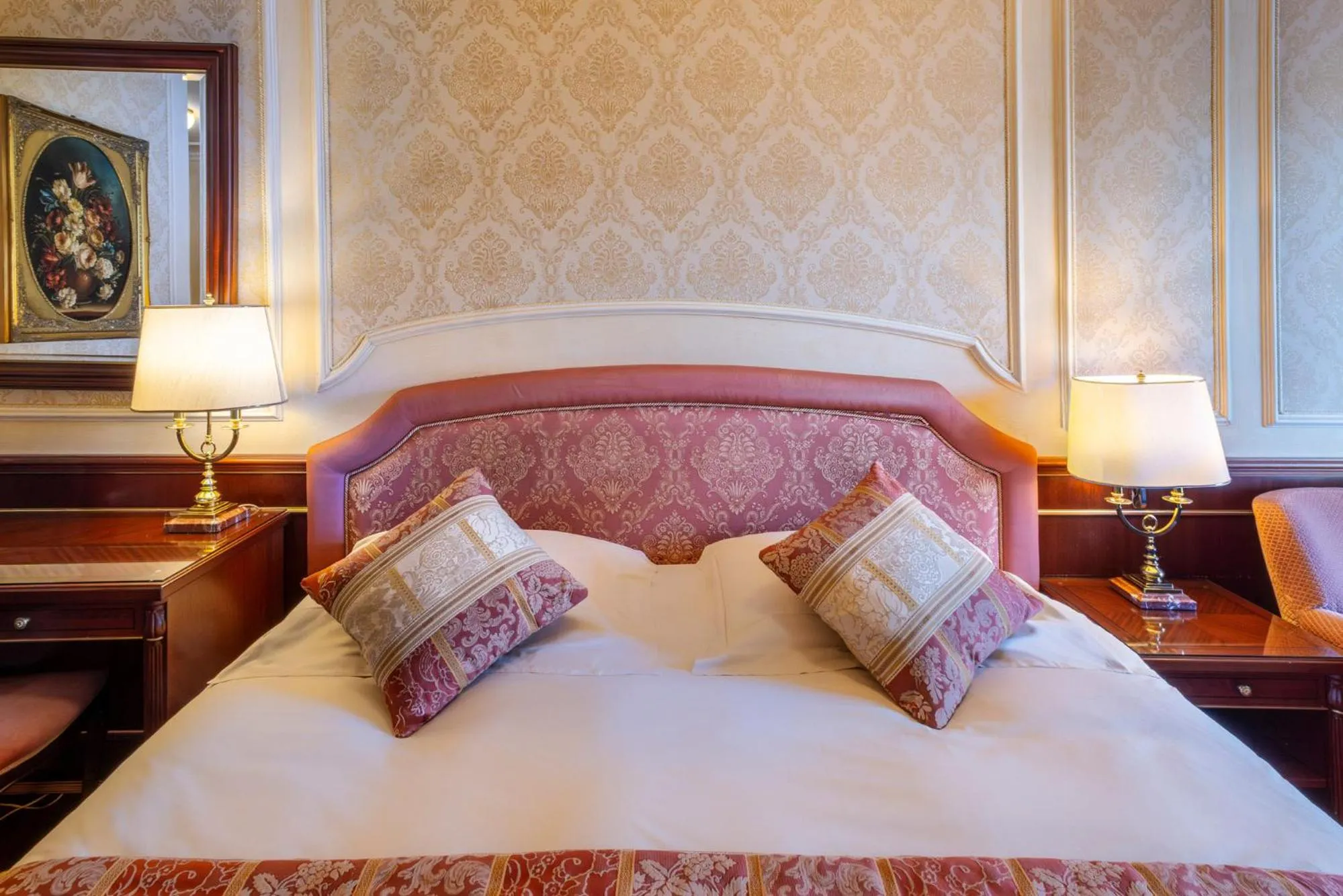 Bedroom, Bed in Grand Hotel Dino