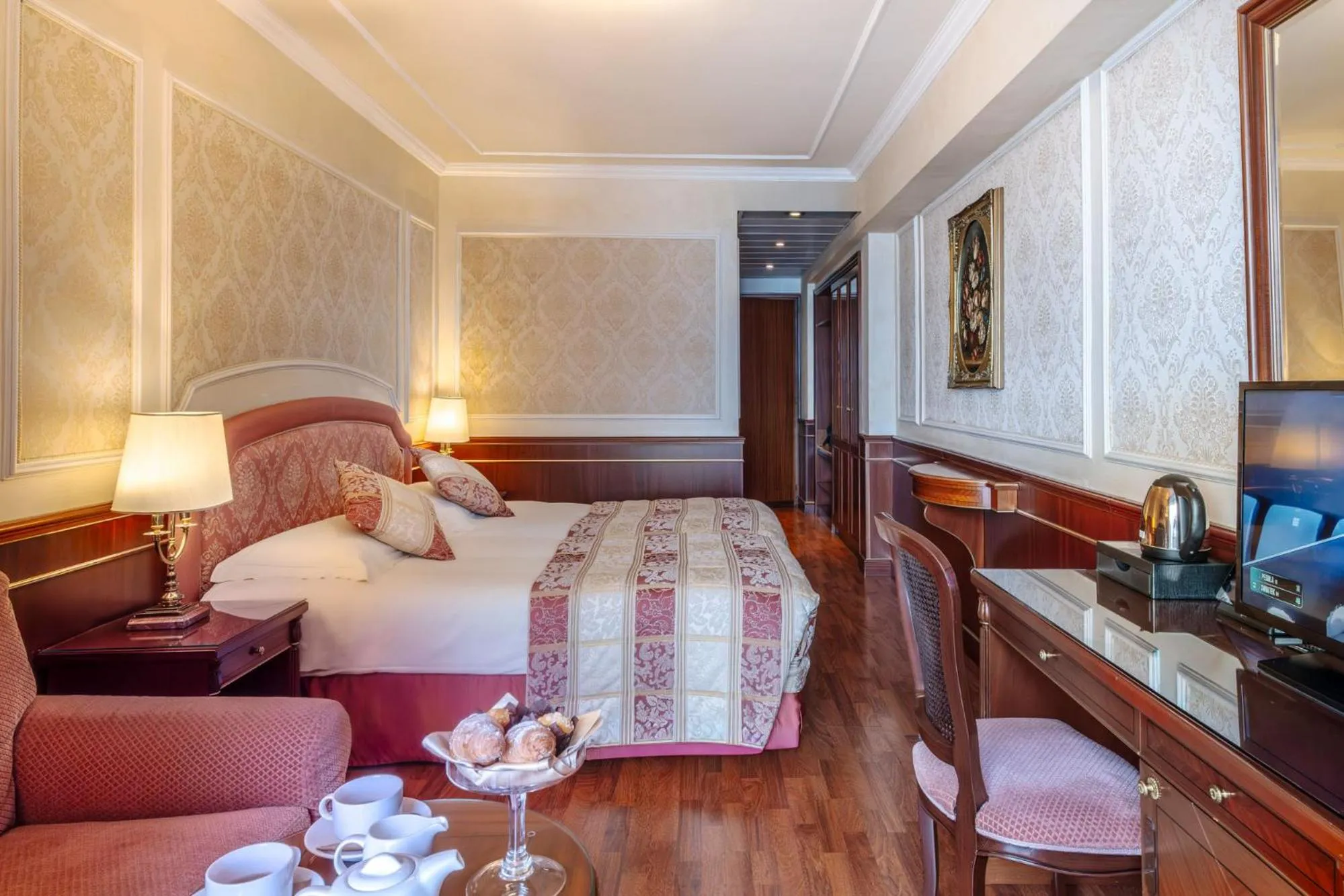 Bedroom, Bed in Grand Hotel Dino