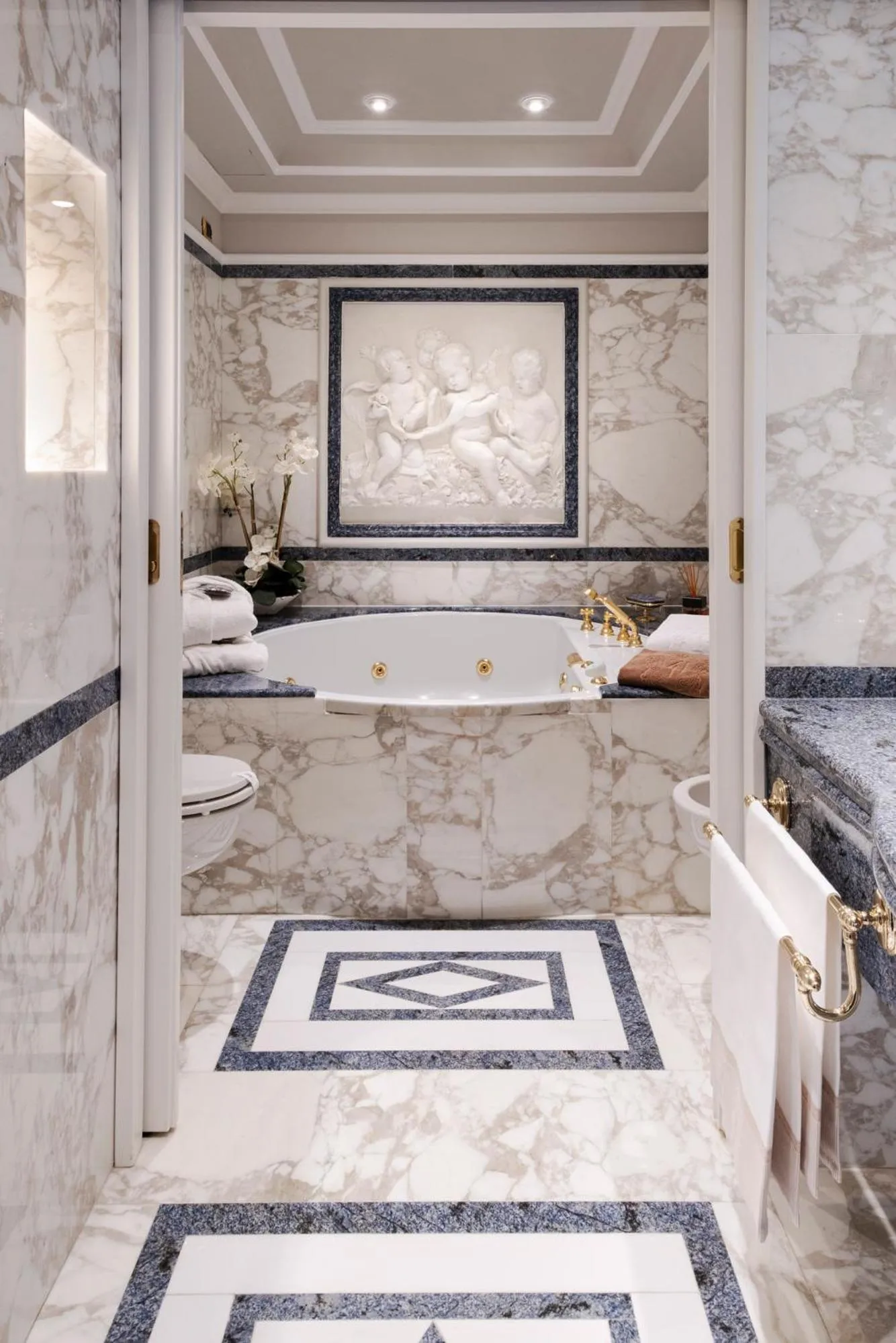 Bathroom in Grand Hotel Dino