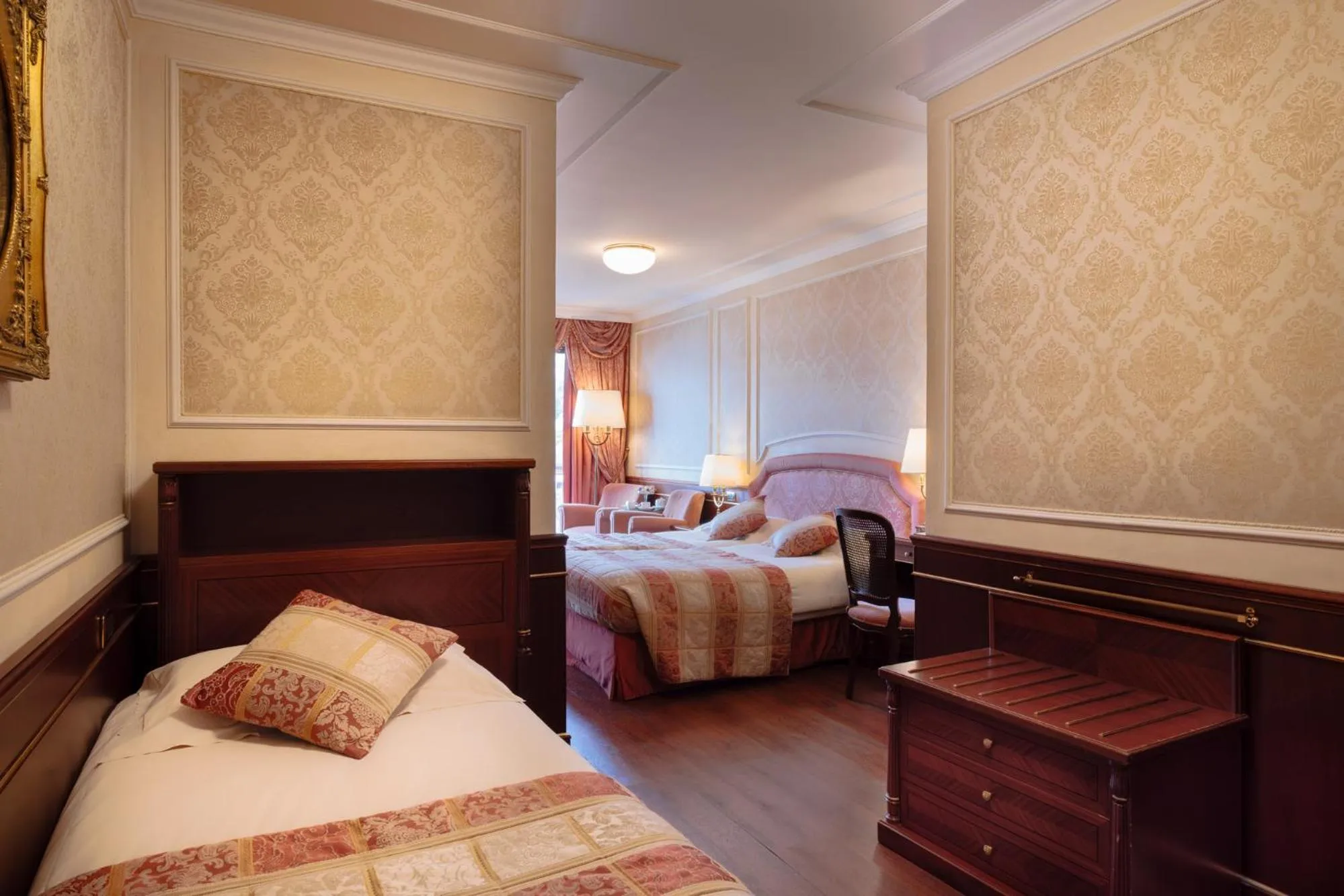 Bedroom, Bed in Grand Hotel Dino