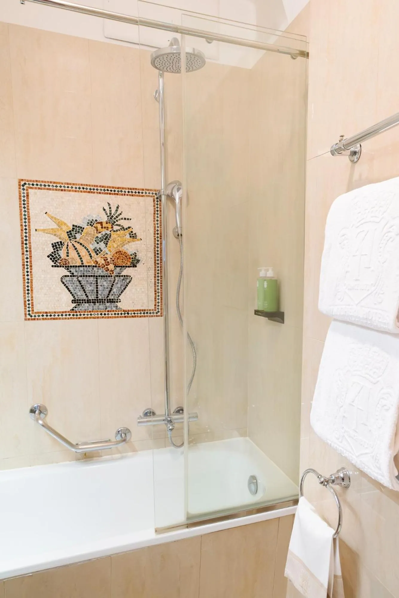 Bathroom in Grand Hotel Dino