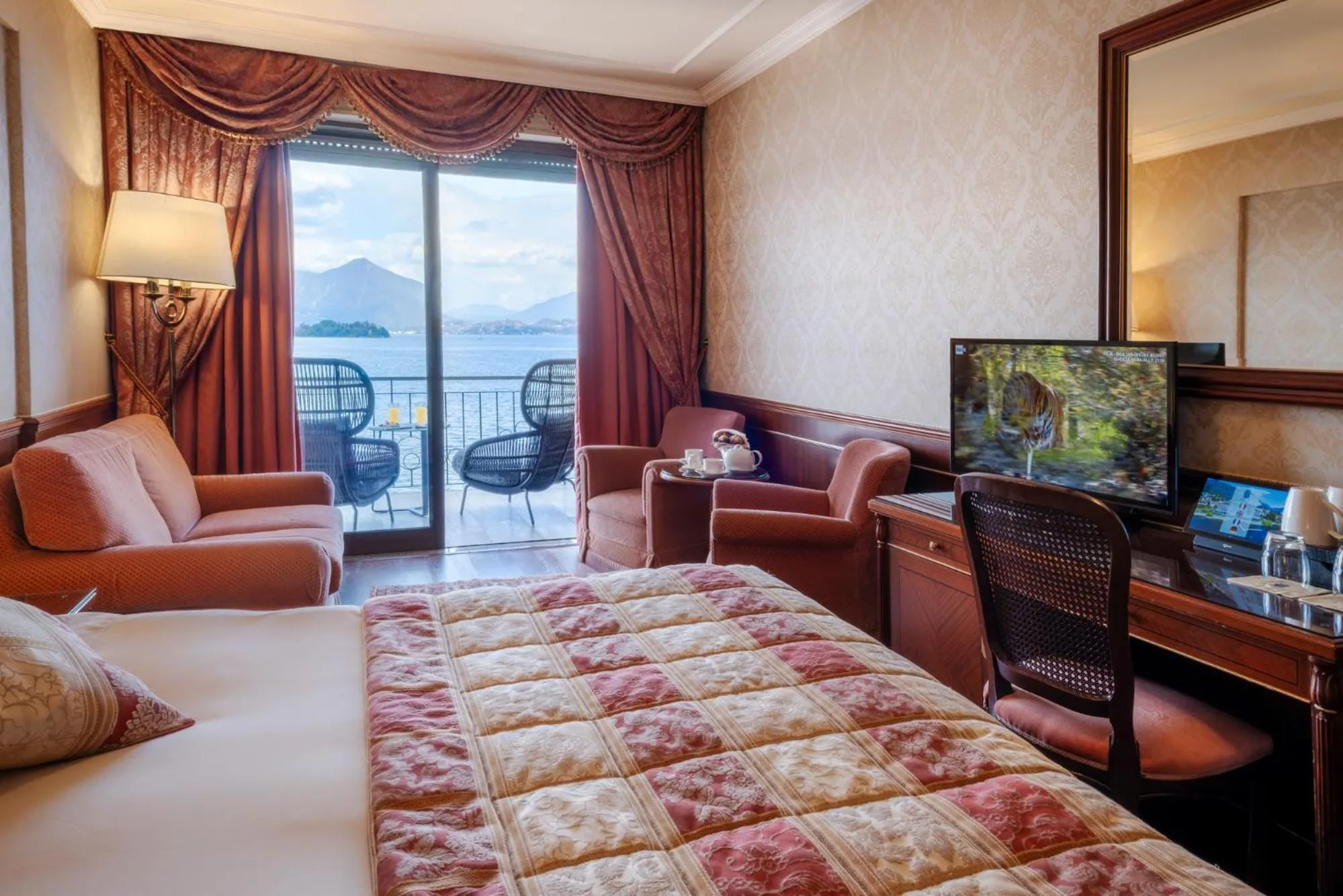 Bedroom, Bed in Grand Hotel Dino